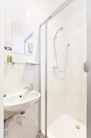 Bathroom in Chalambar Motel