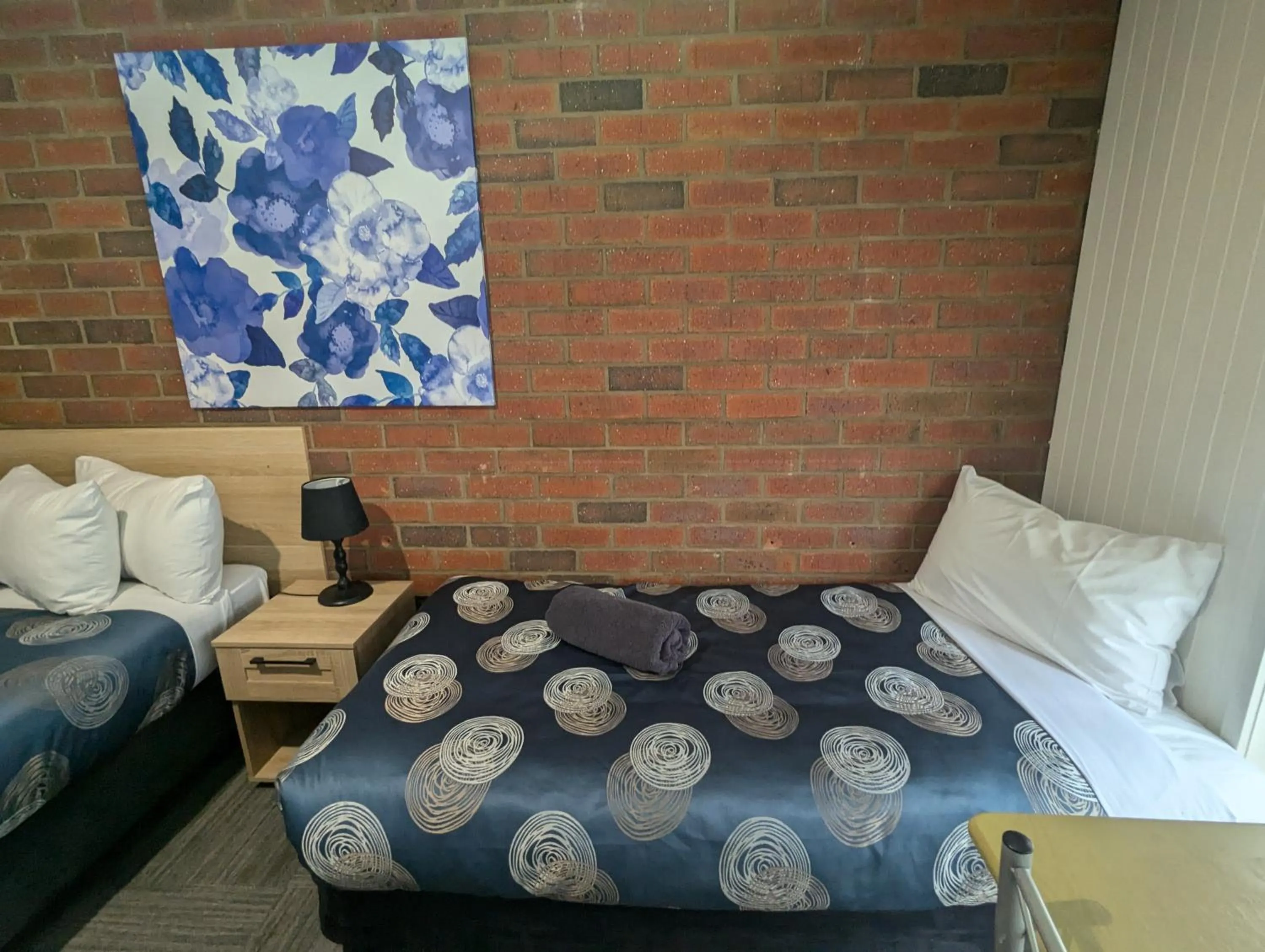 Bed in Kyabram Country Motel