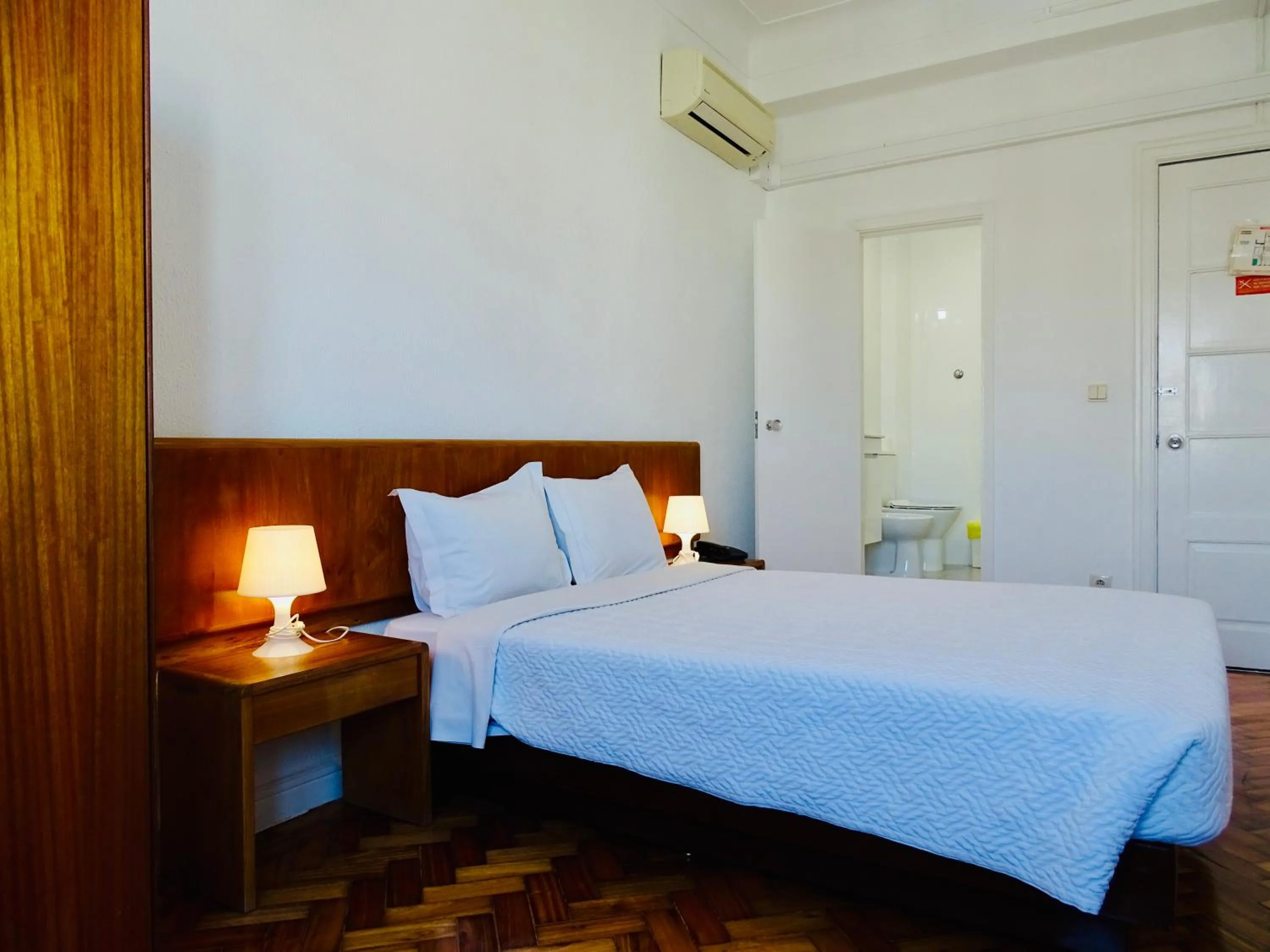 Bedroom, Bed in Poveira Hotel