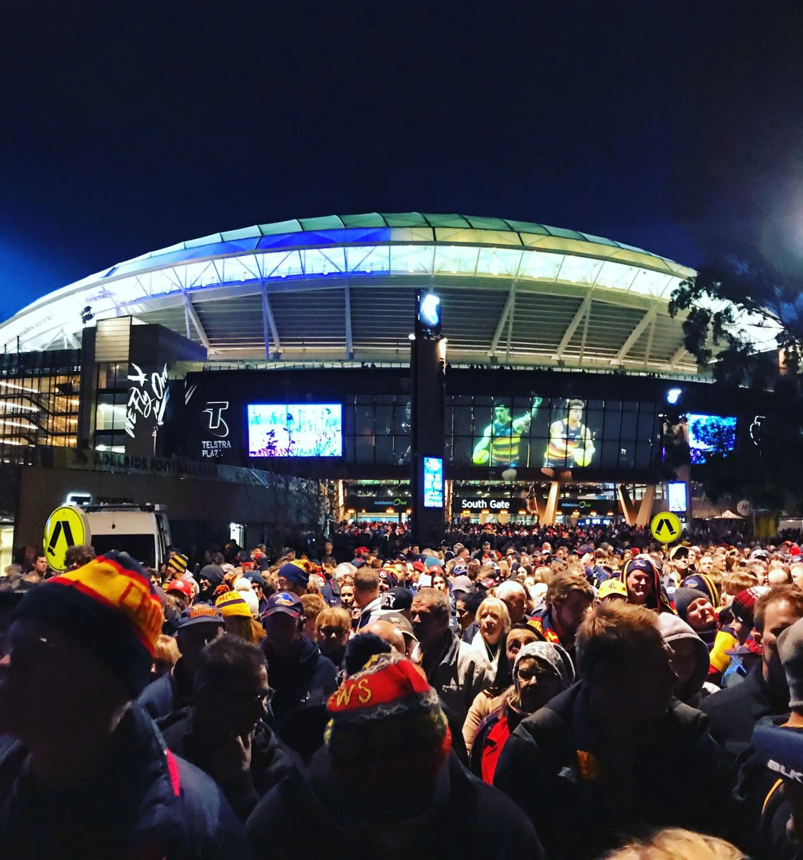 Evening entertainment in Hello Adelaide Motel and Apartments