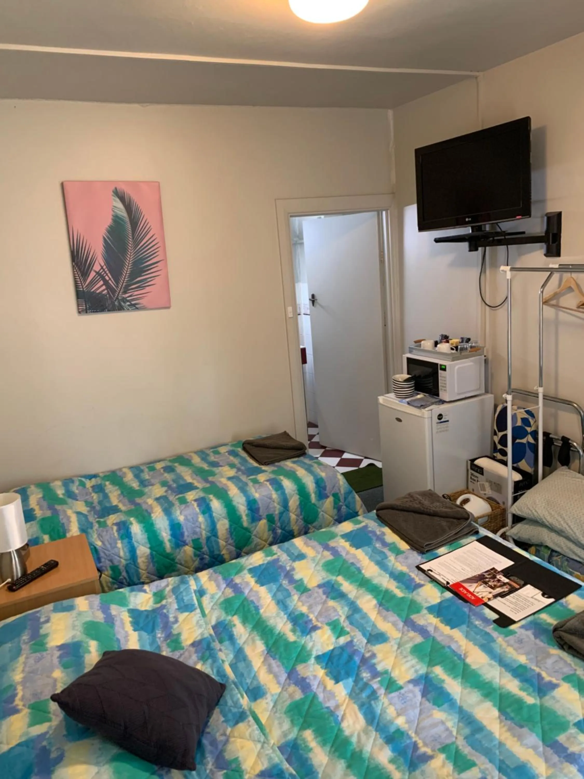 Photo of the whole room, Bed in Hello Adelaide Motel and Apartments