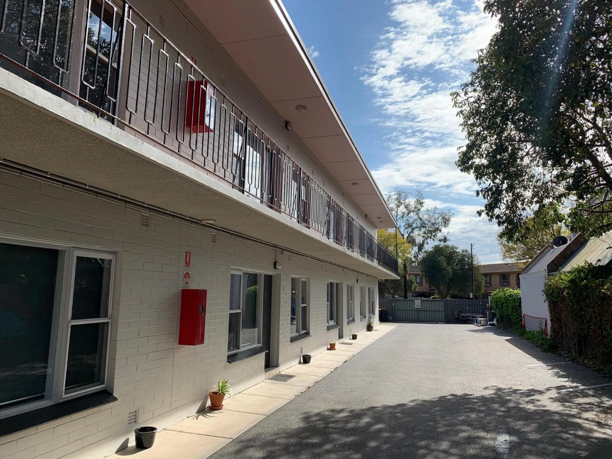 Hello Adelaide Motel and Apartments