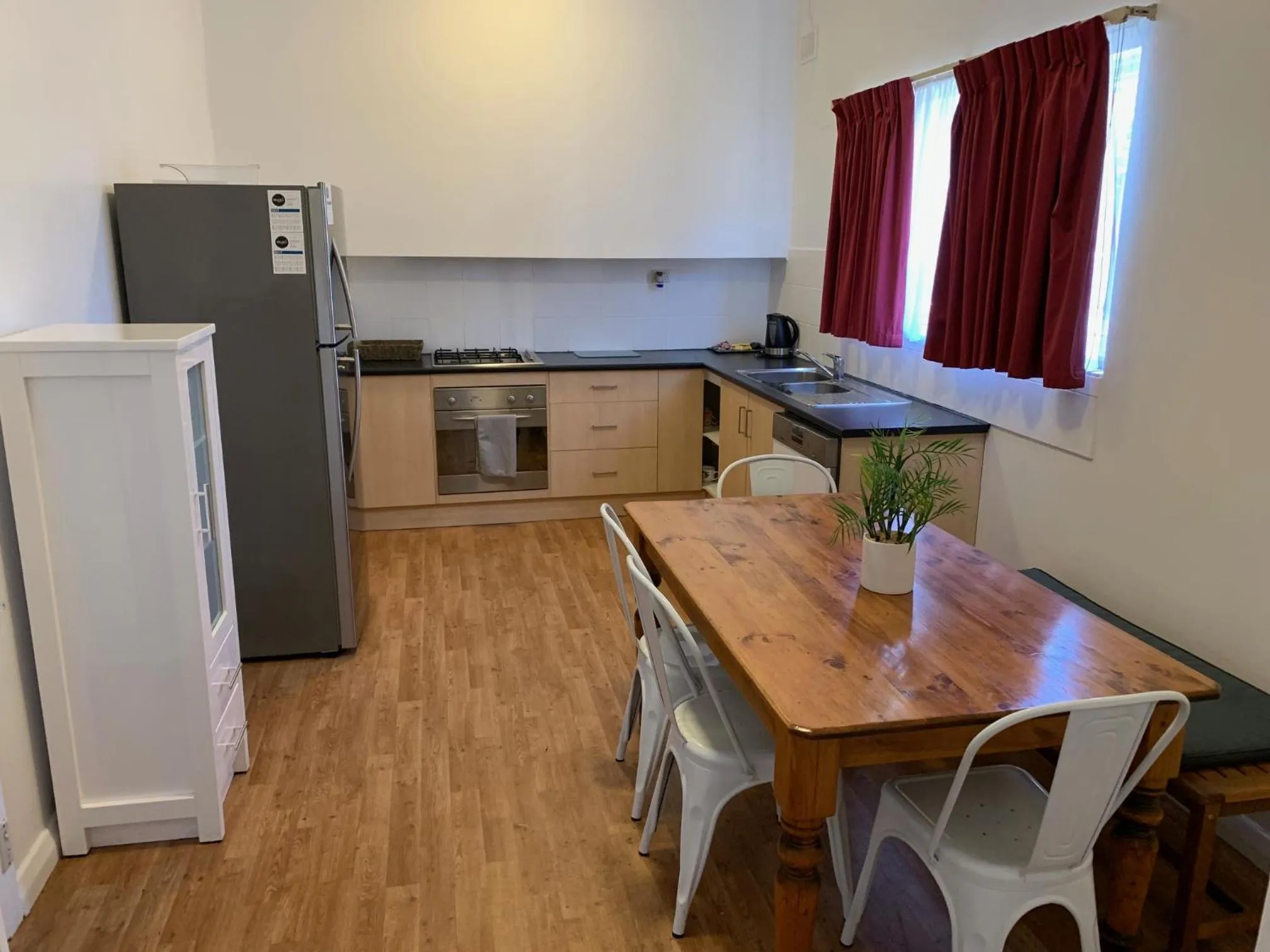 Kitchen or kitchenette in Hello Adelaide Motel and Apartments