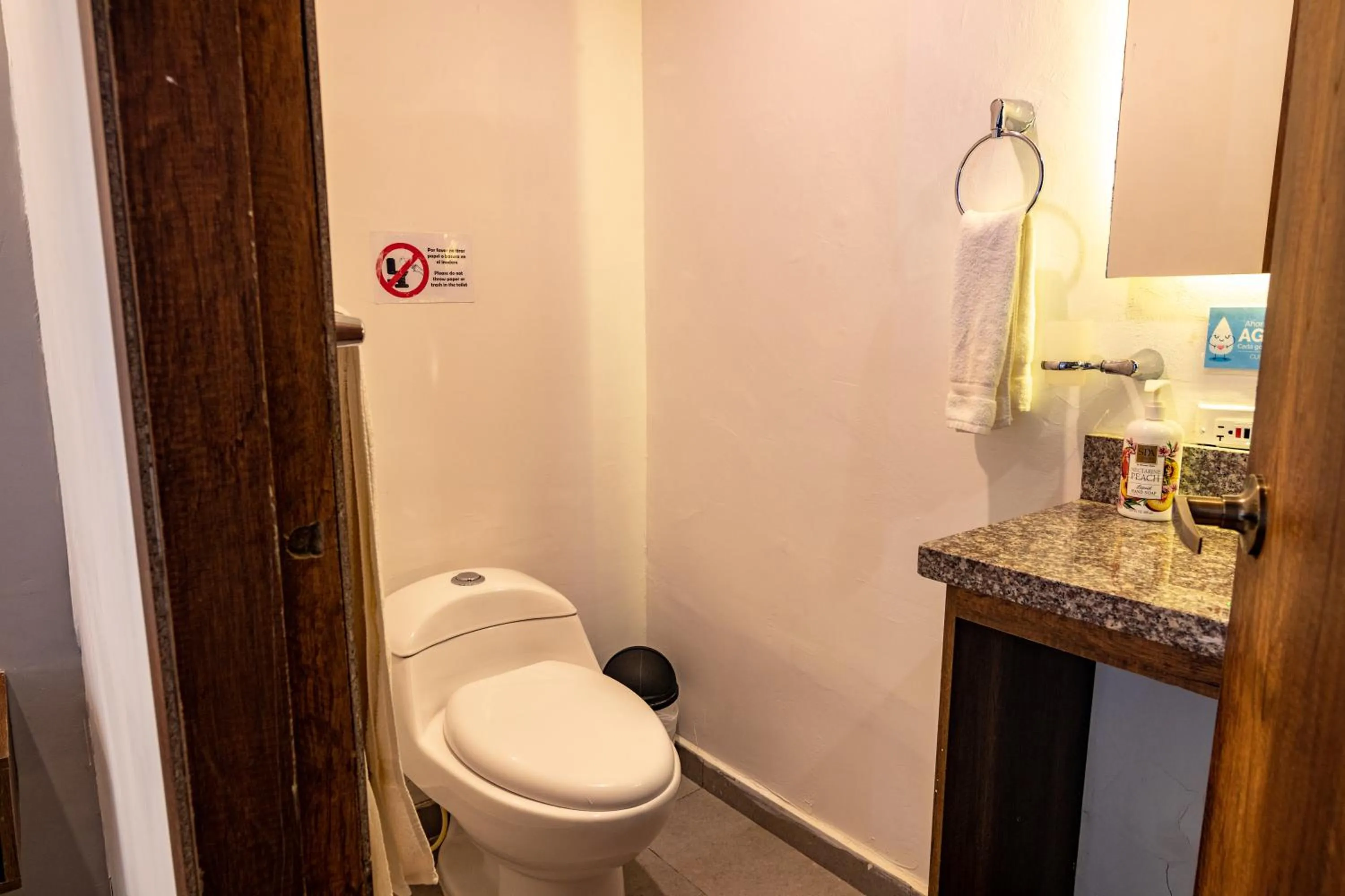 Bathroom in Hotel Amoek