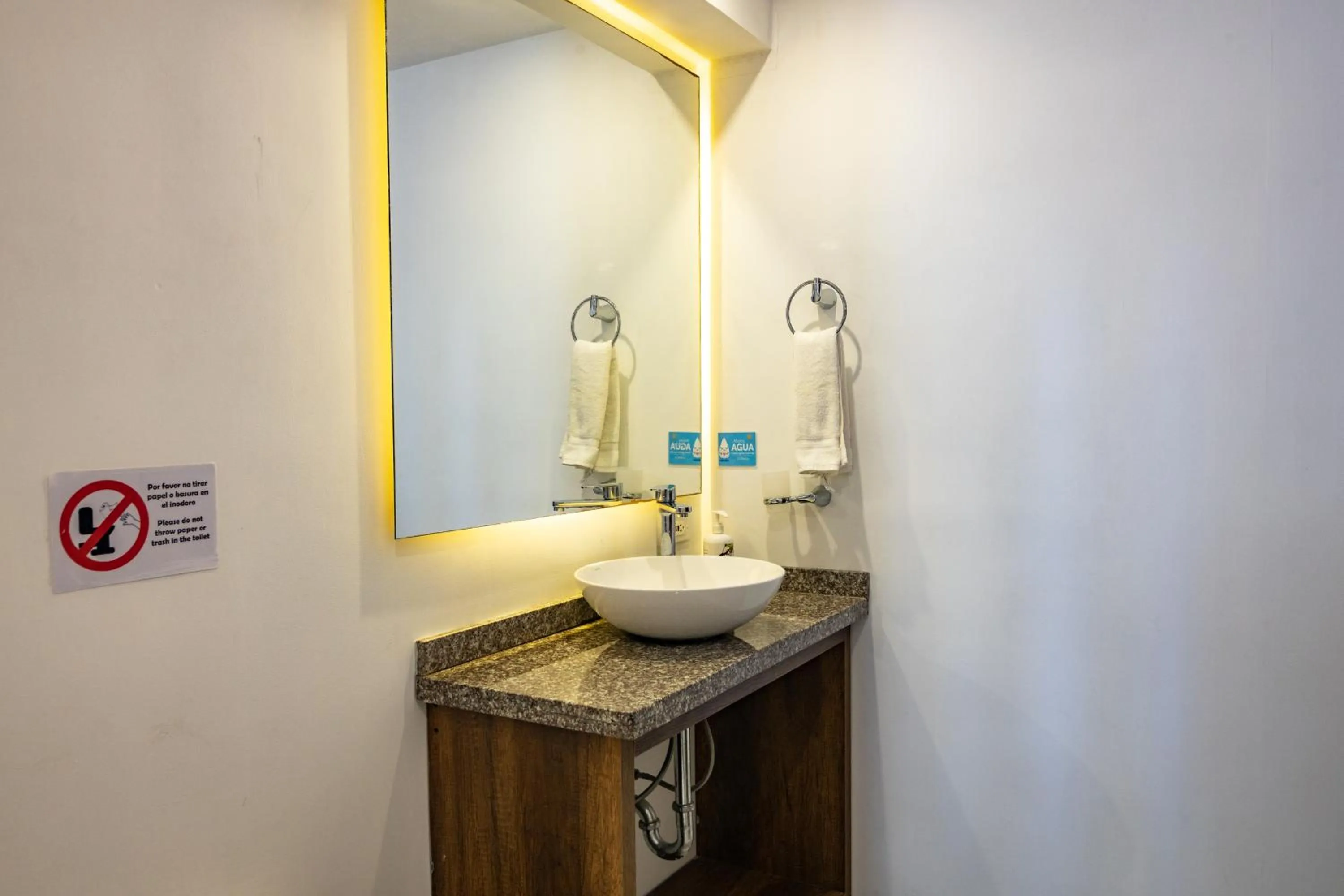 Bathroom in Hotel Amoek