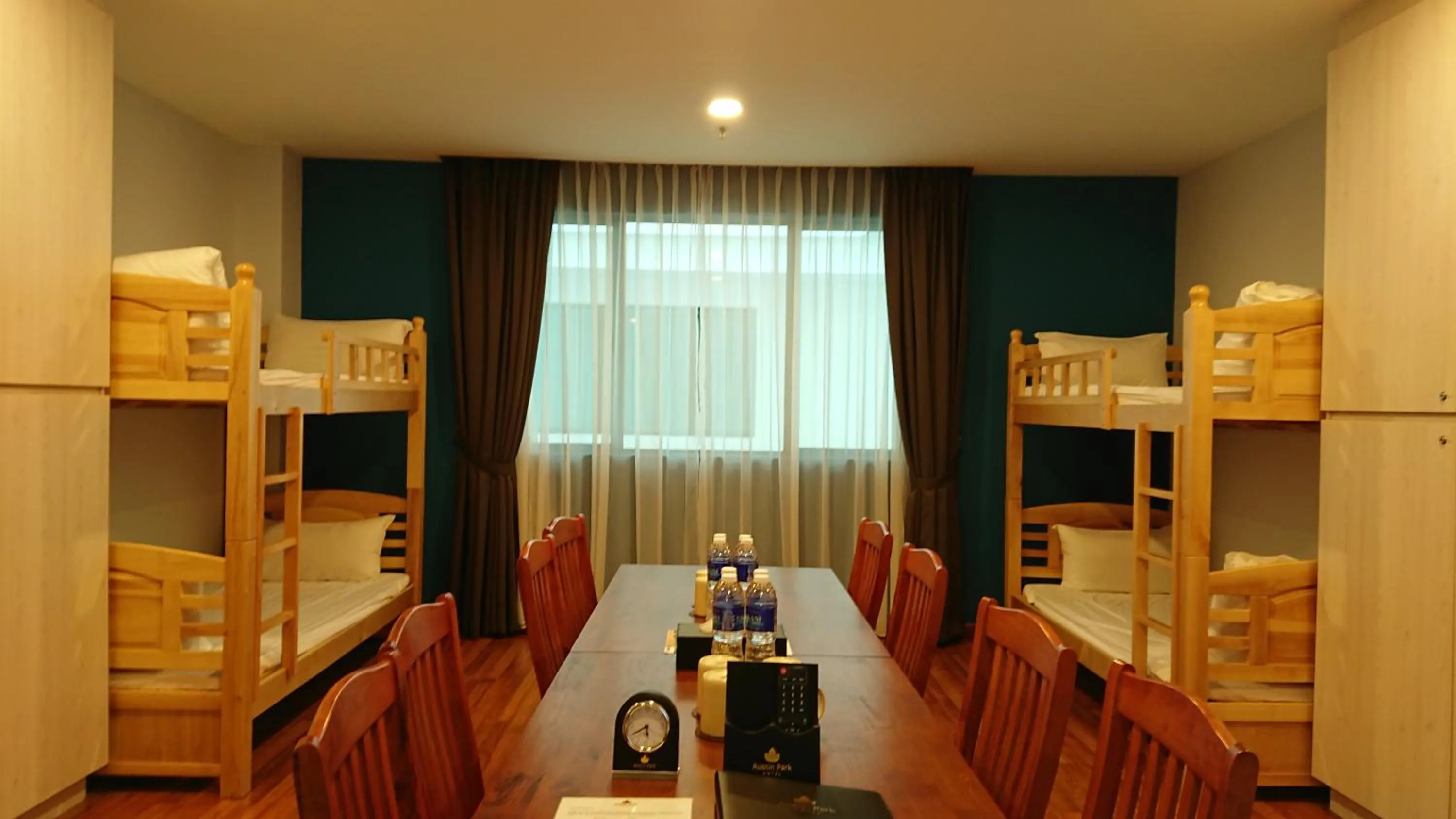 bunk bed in Austin Park Hotel