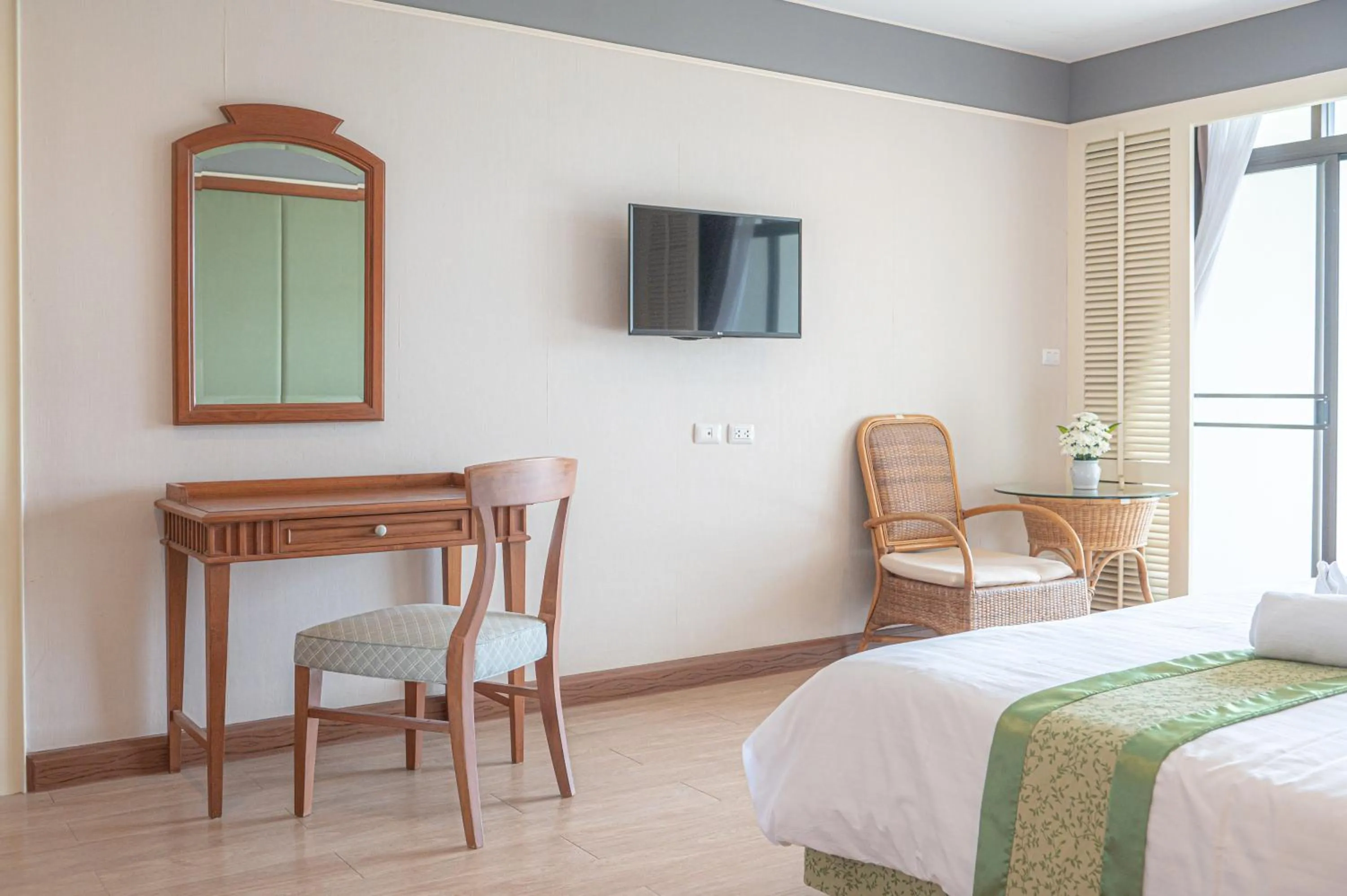 Photo of the whole room, Bed in Eco Hotel by Thammasat