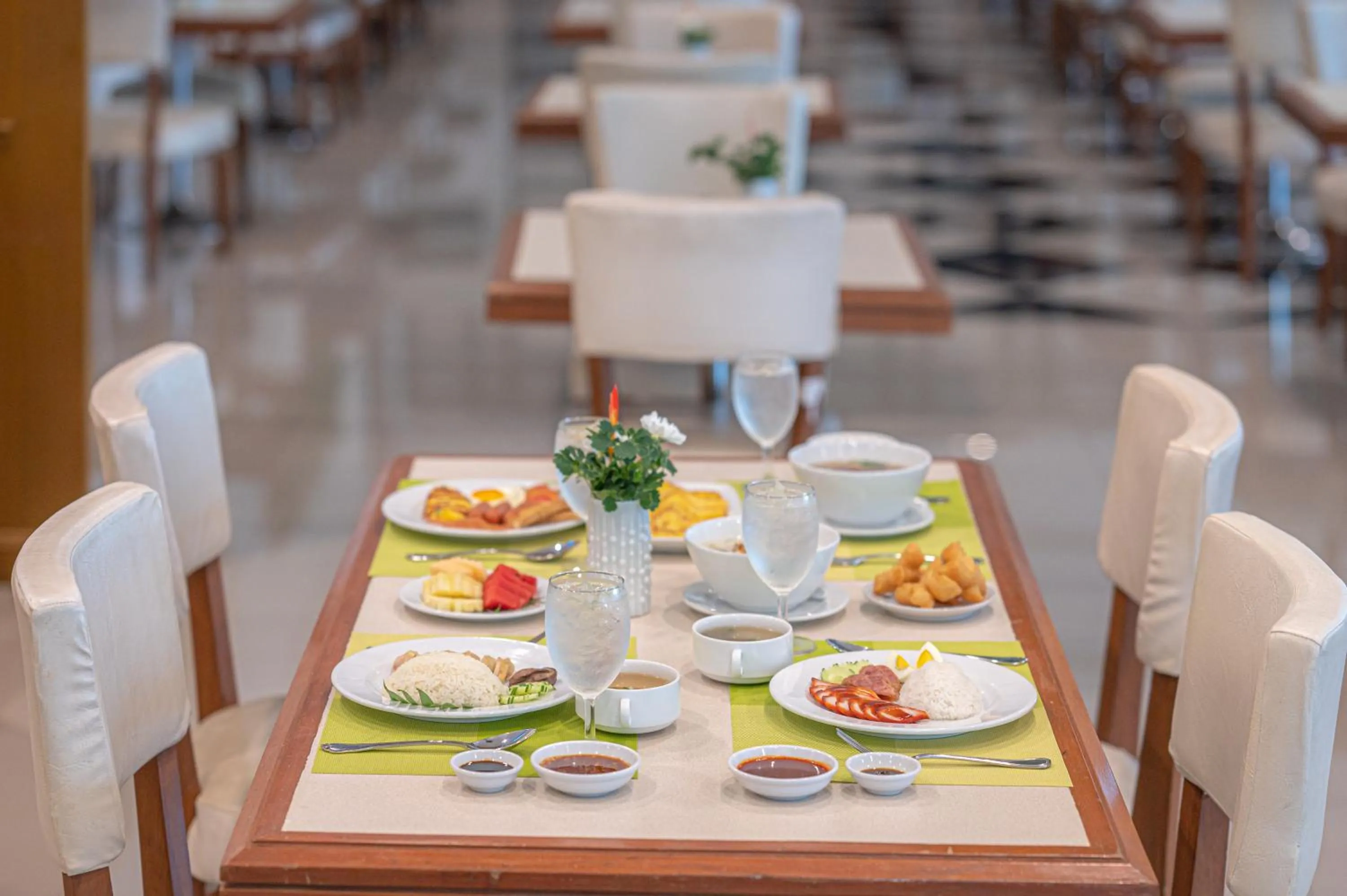 Restaurant/places to eat in Eco Hotel by Thammasat