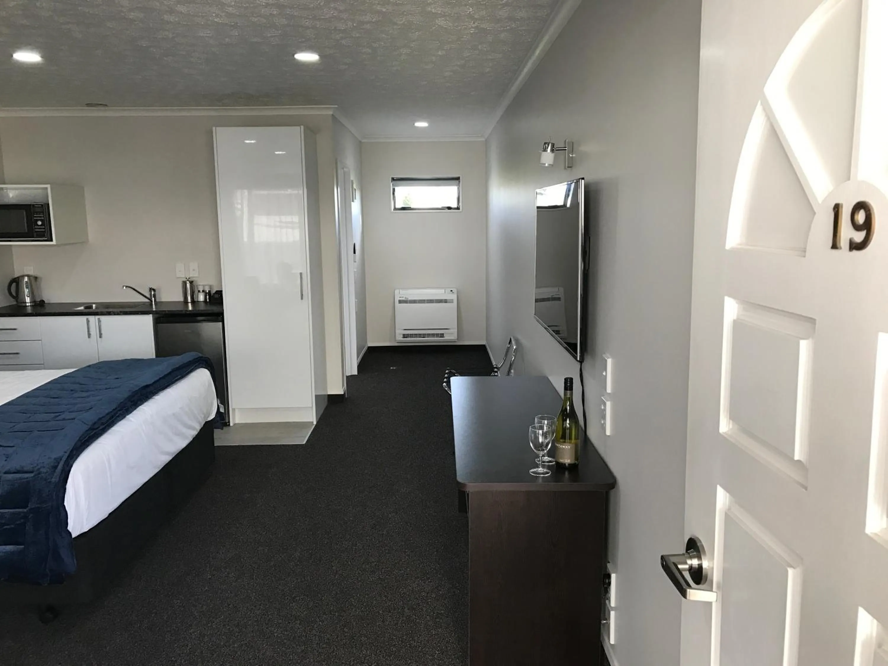 Bedroom, Bed in White Heron Motor Lodge