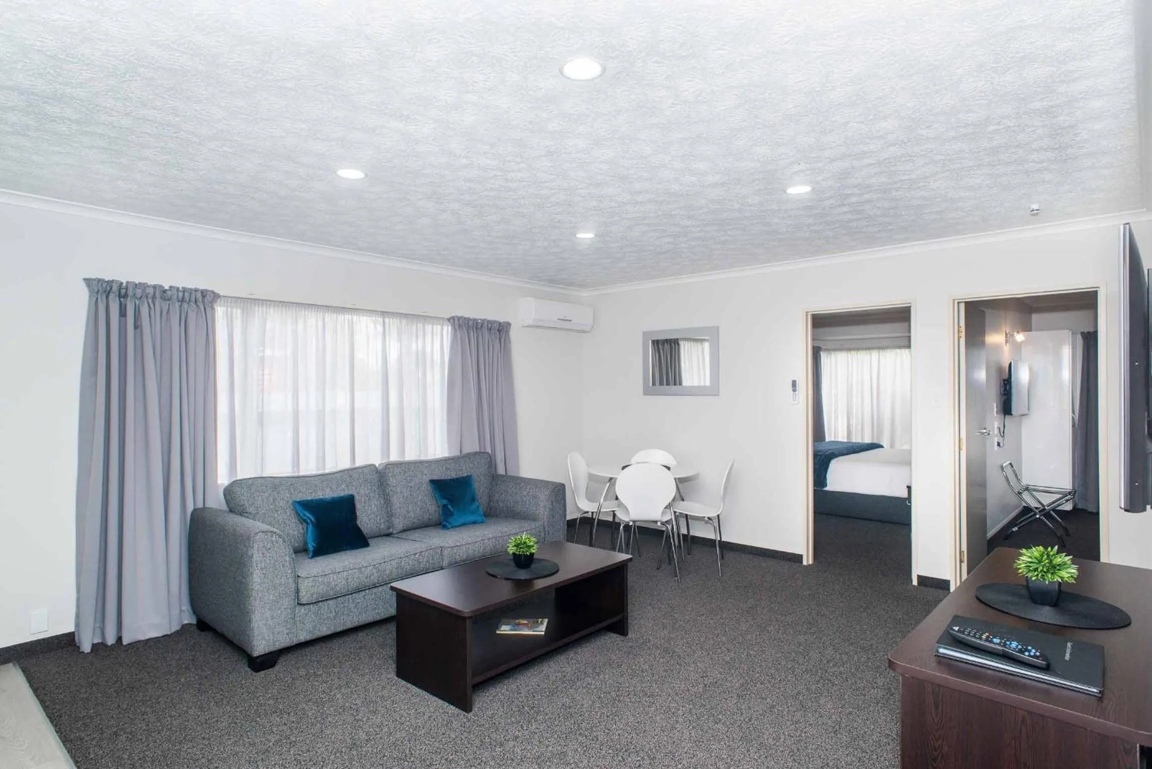 Bed in White Heron Motor Lodge