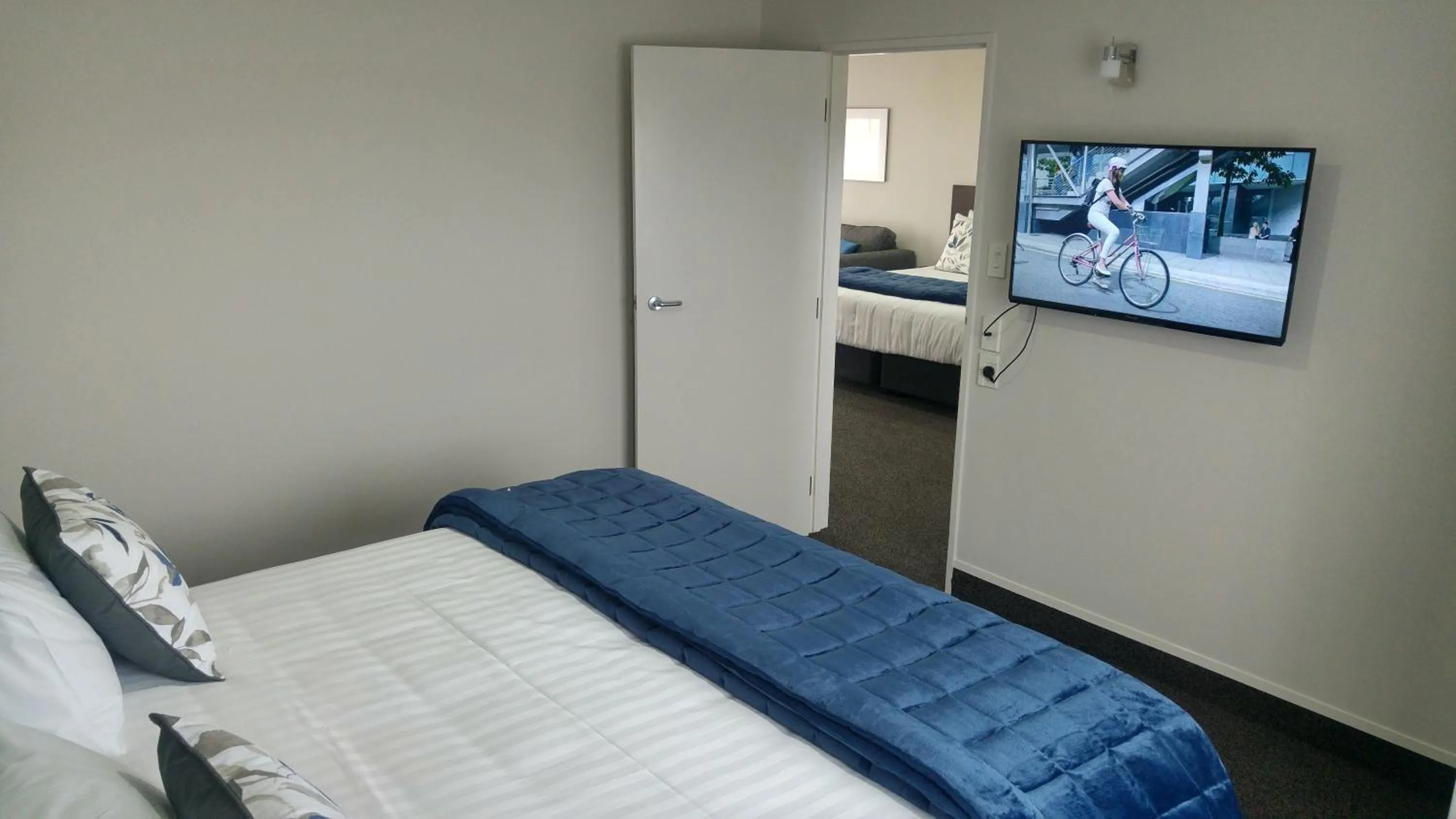 Bed in White Heron Motor Lodge