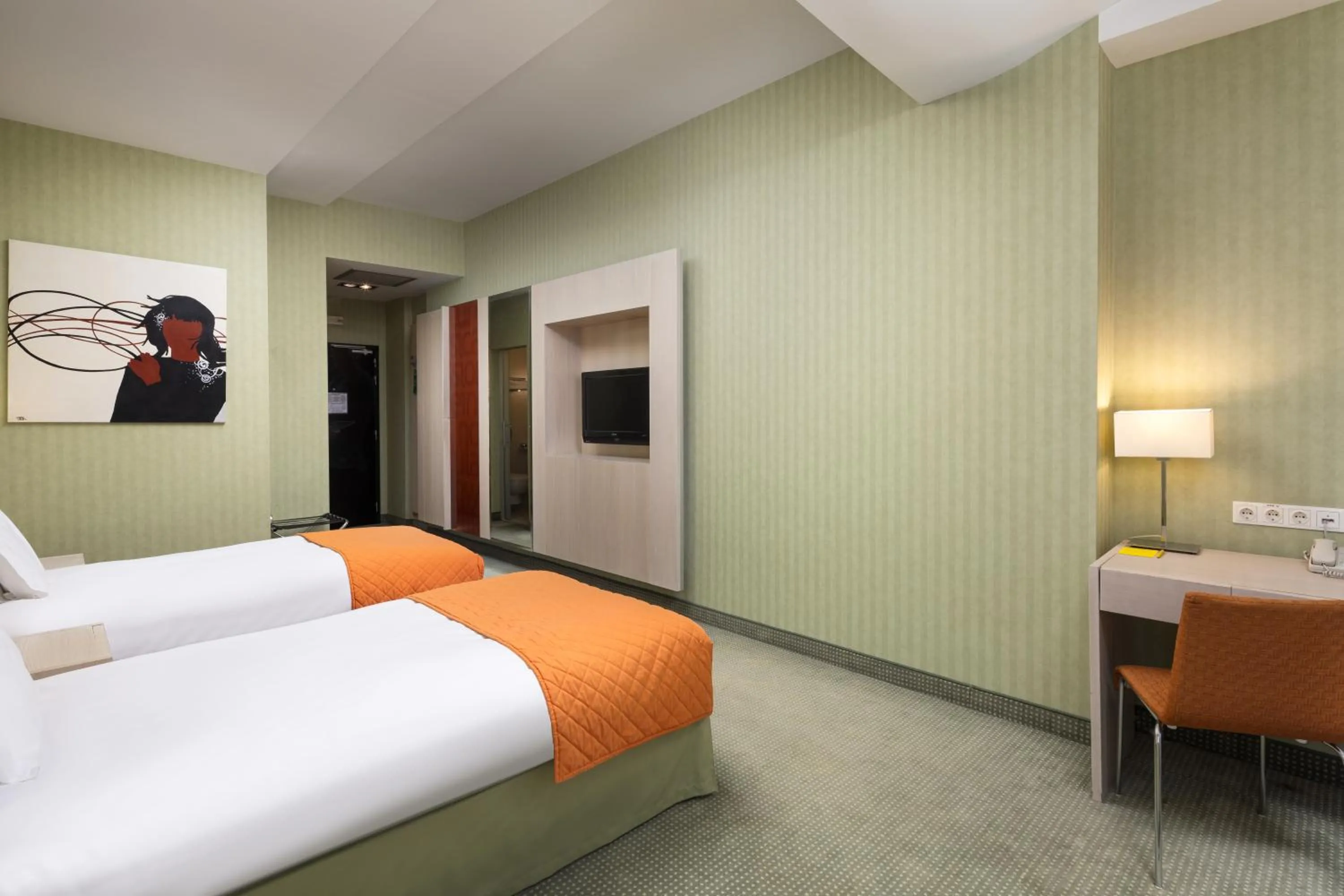 Bedroom, Bed in Hotel Golden Tulip Ana Tower Sibiu