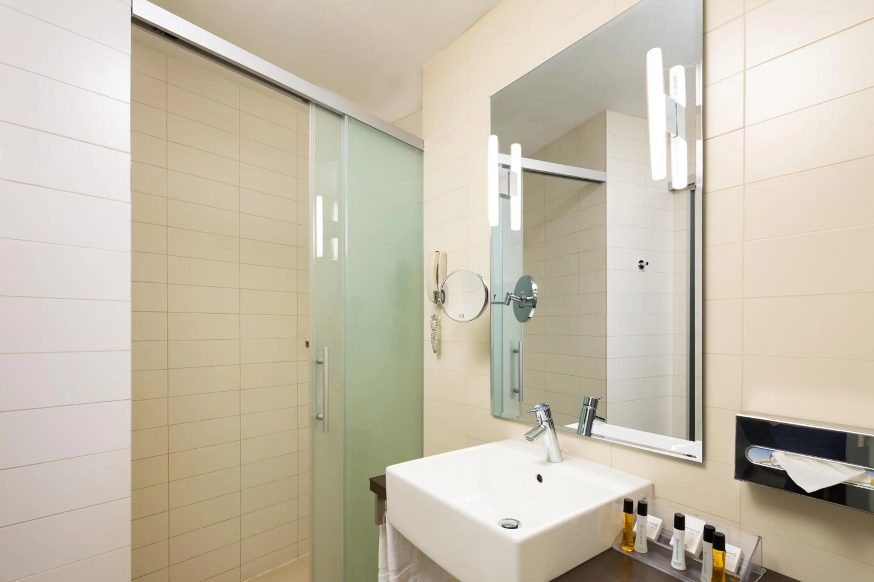 Bathroom in Hotel Golden Tulip Ana Tower Sibiu