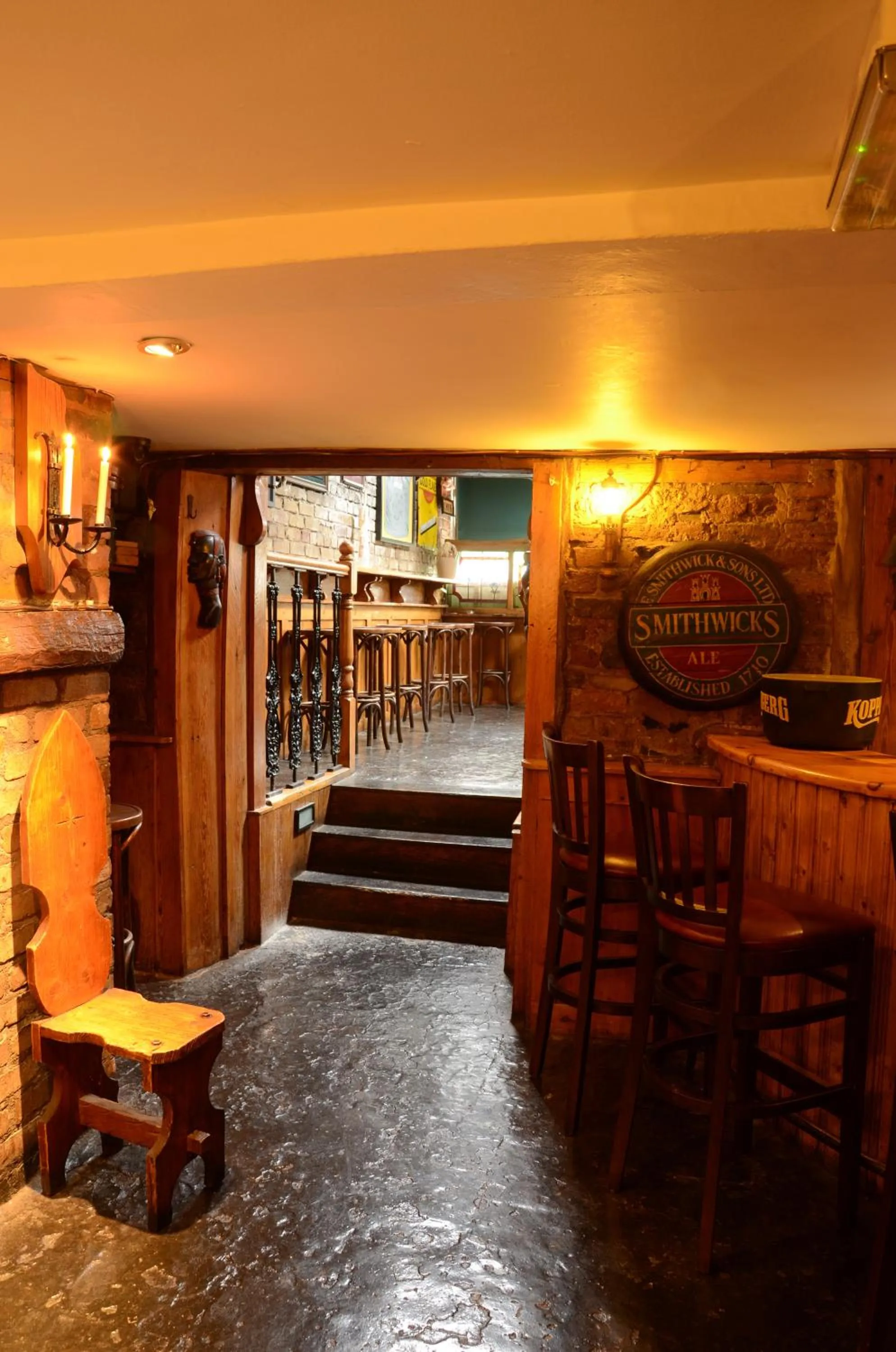 Lounge or bar in Uppercross House Hotel