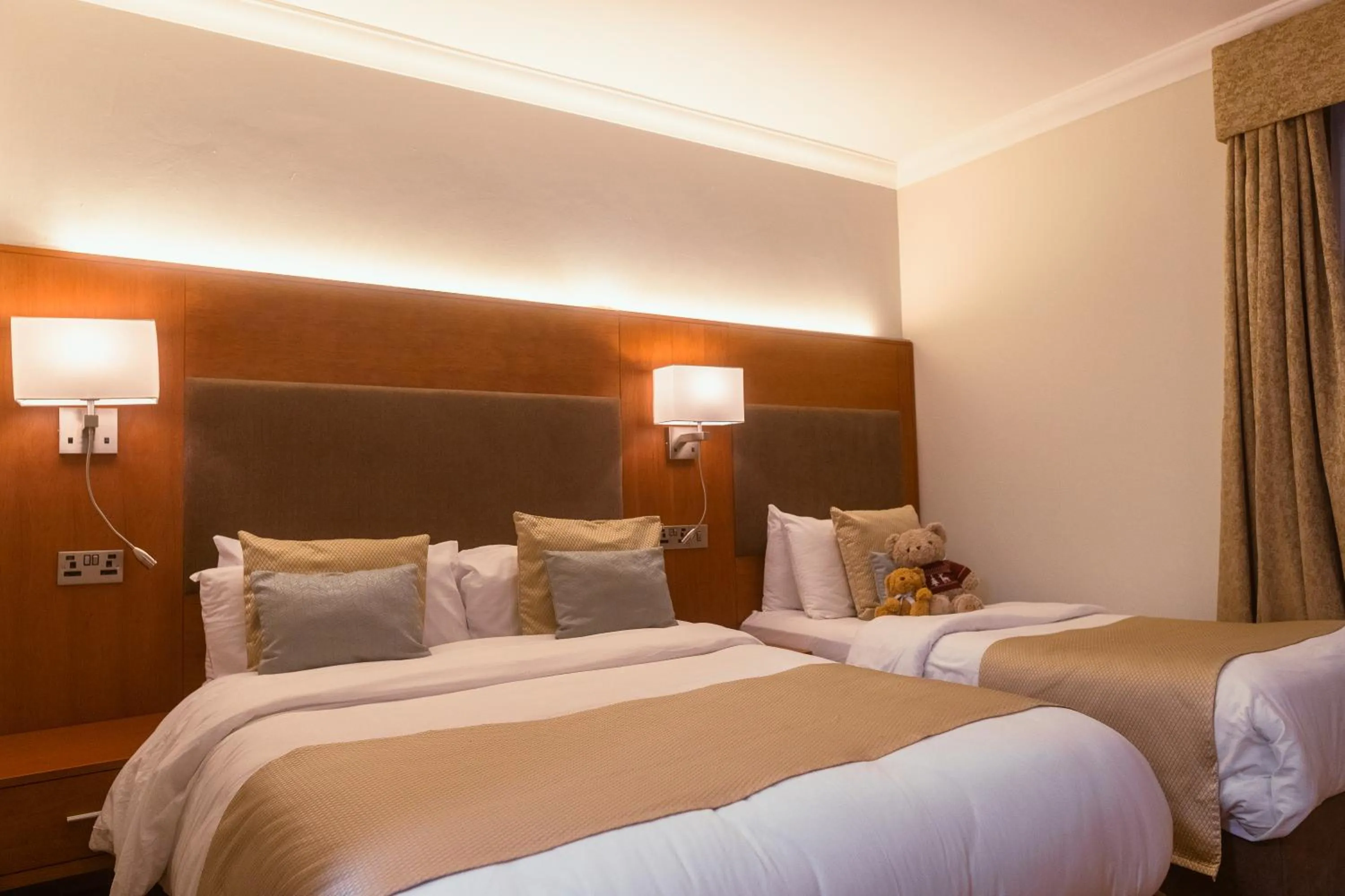 Bed in Uppercross House Hotel