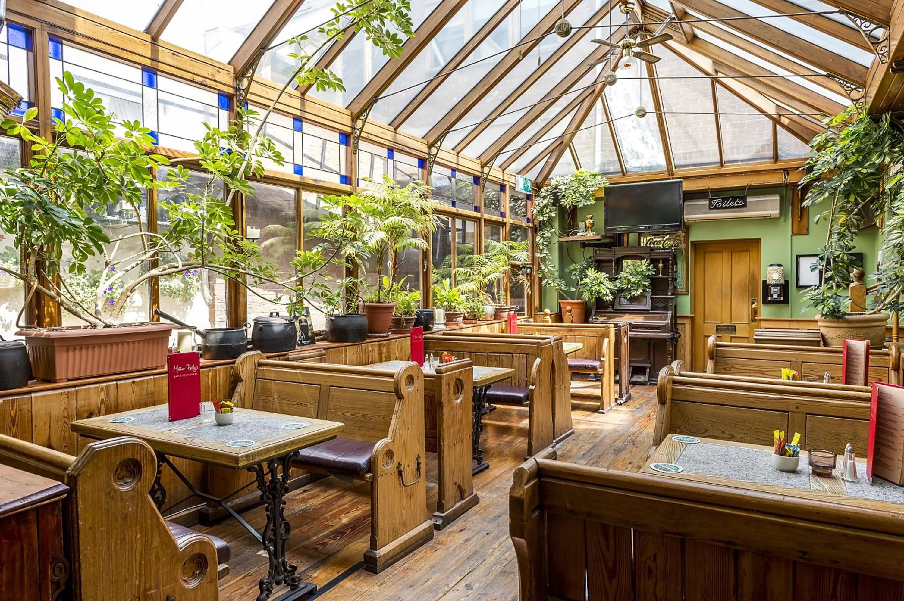 Restaurant/places to eat in Uppercross House Hotel