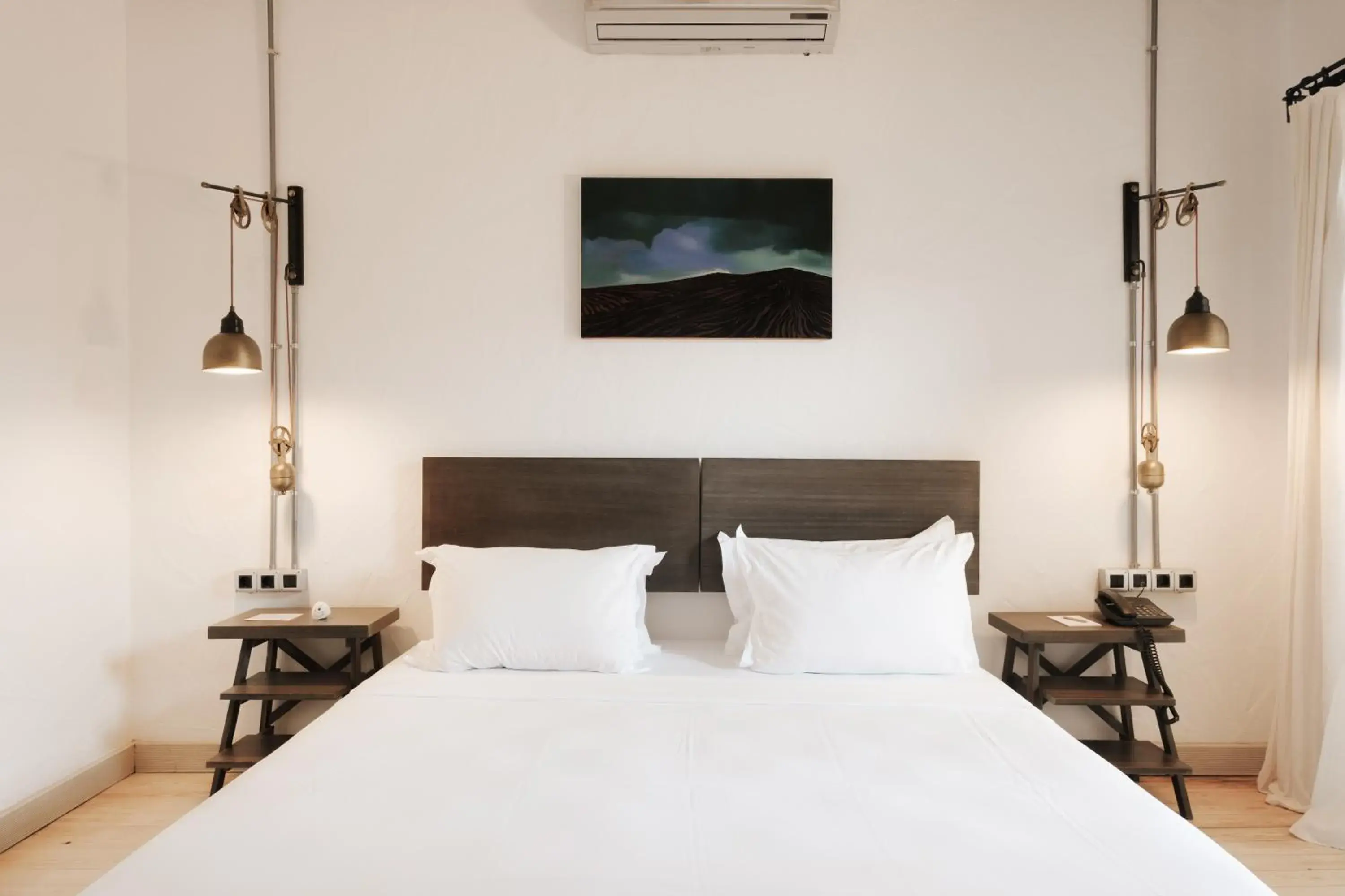 Courtyard Standard in Flamm Courtyard Standard in Flamm