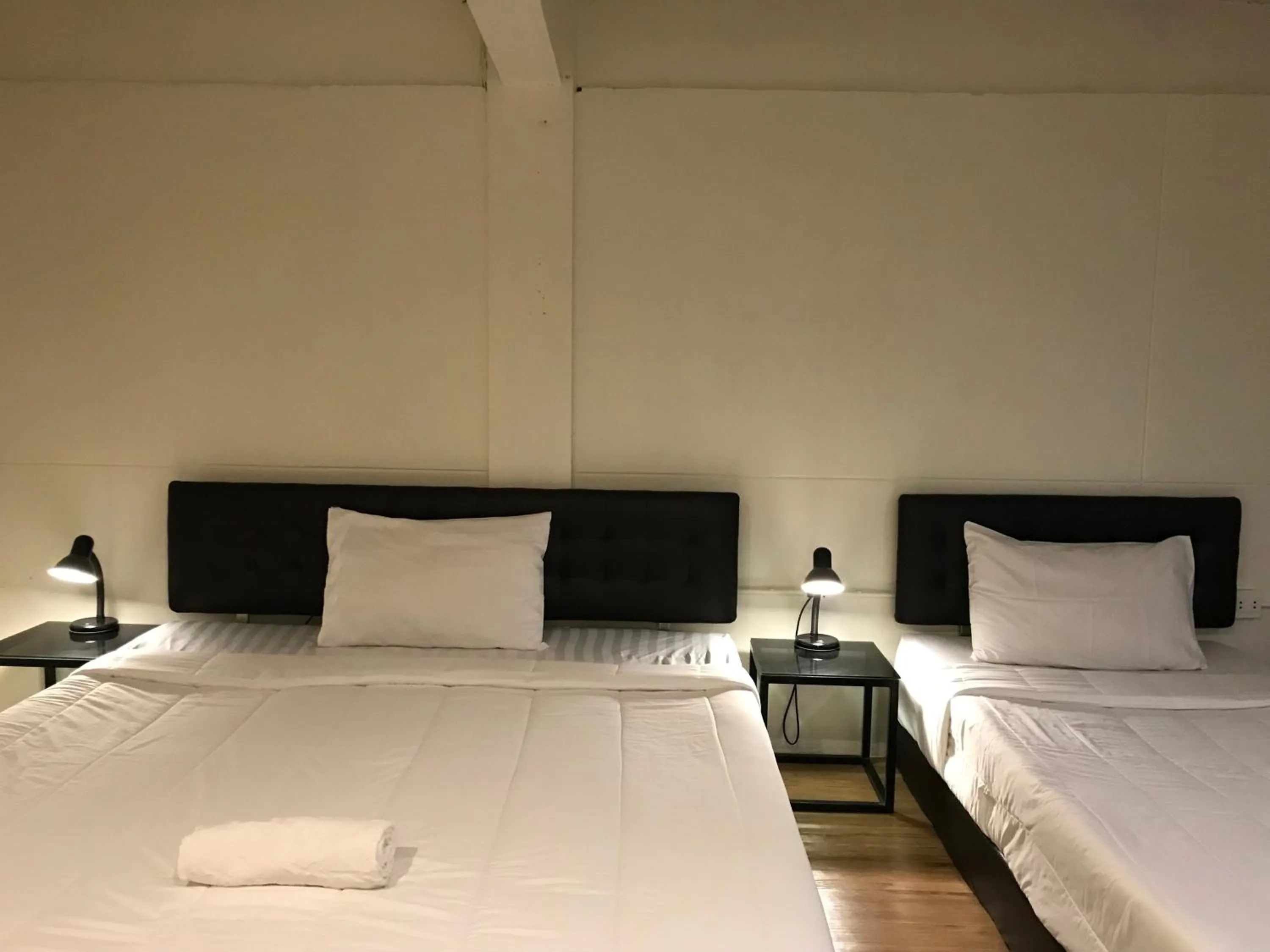 Bed in Boundary Hostel and Cafe