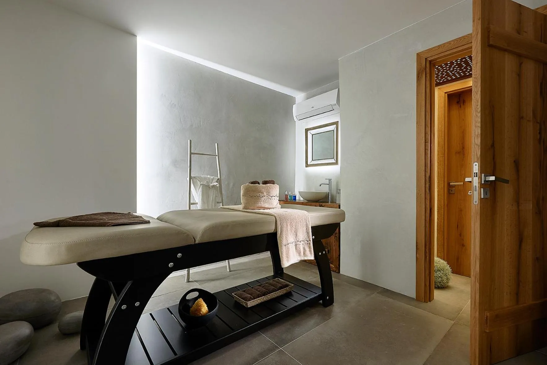 Massage, Bed in Santa Maria Village Resort & Spa