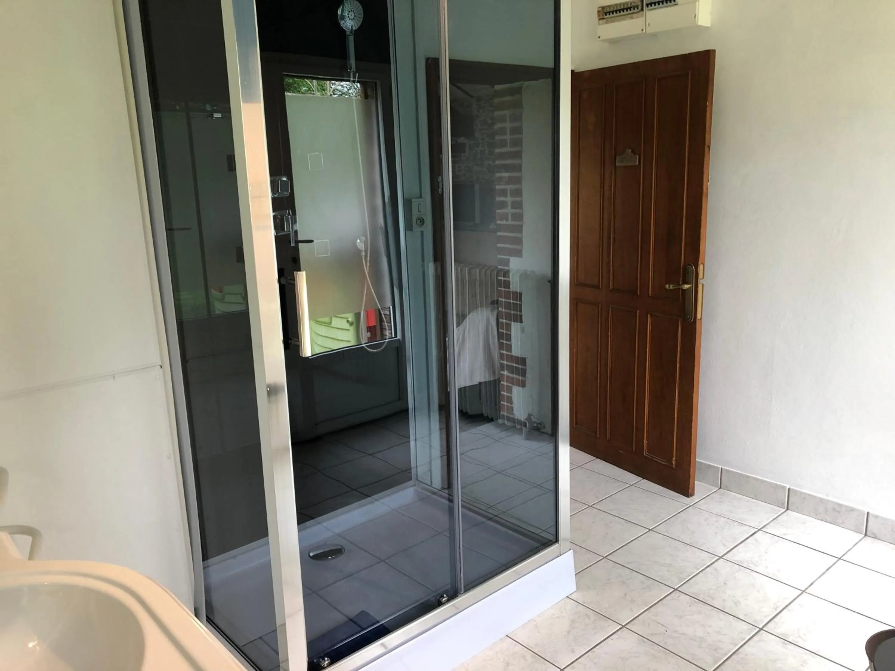 Bathroom in L'Arbre d'Alaïs