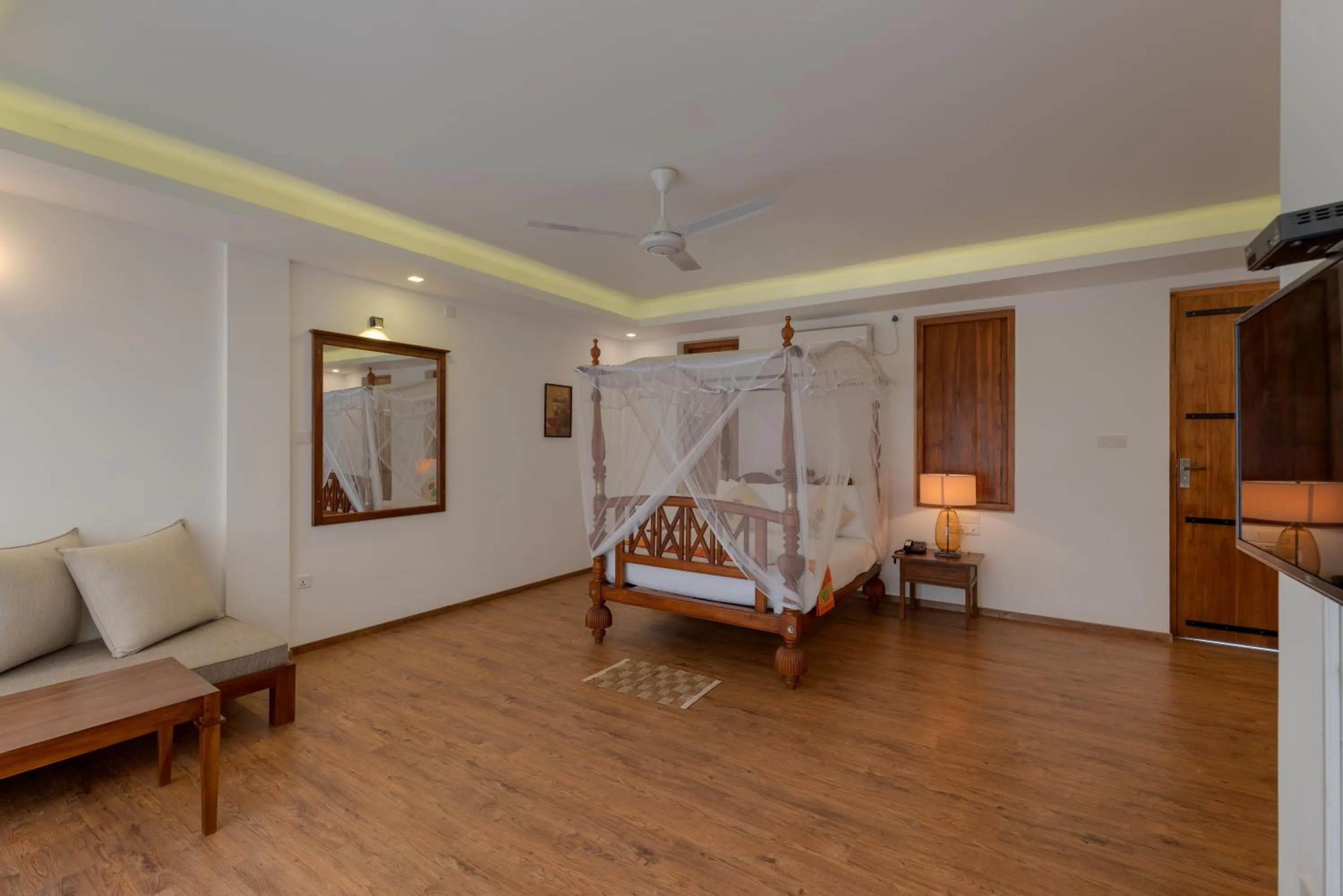 Photo of the whole room, Bed in Tara Watergate