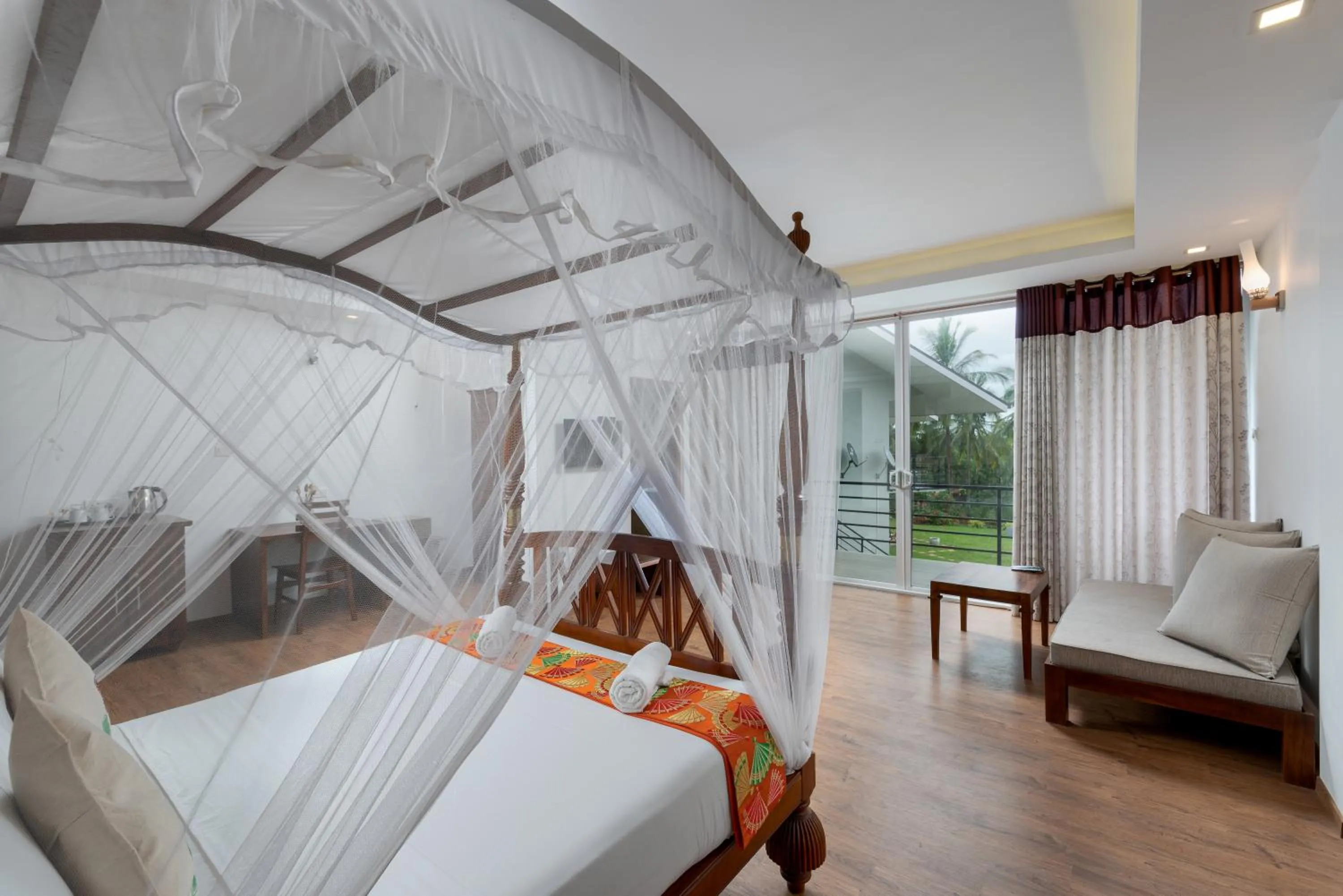 Photo of the whole room, Bed in Tara Watergate