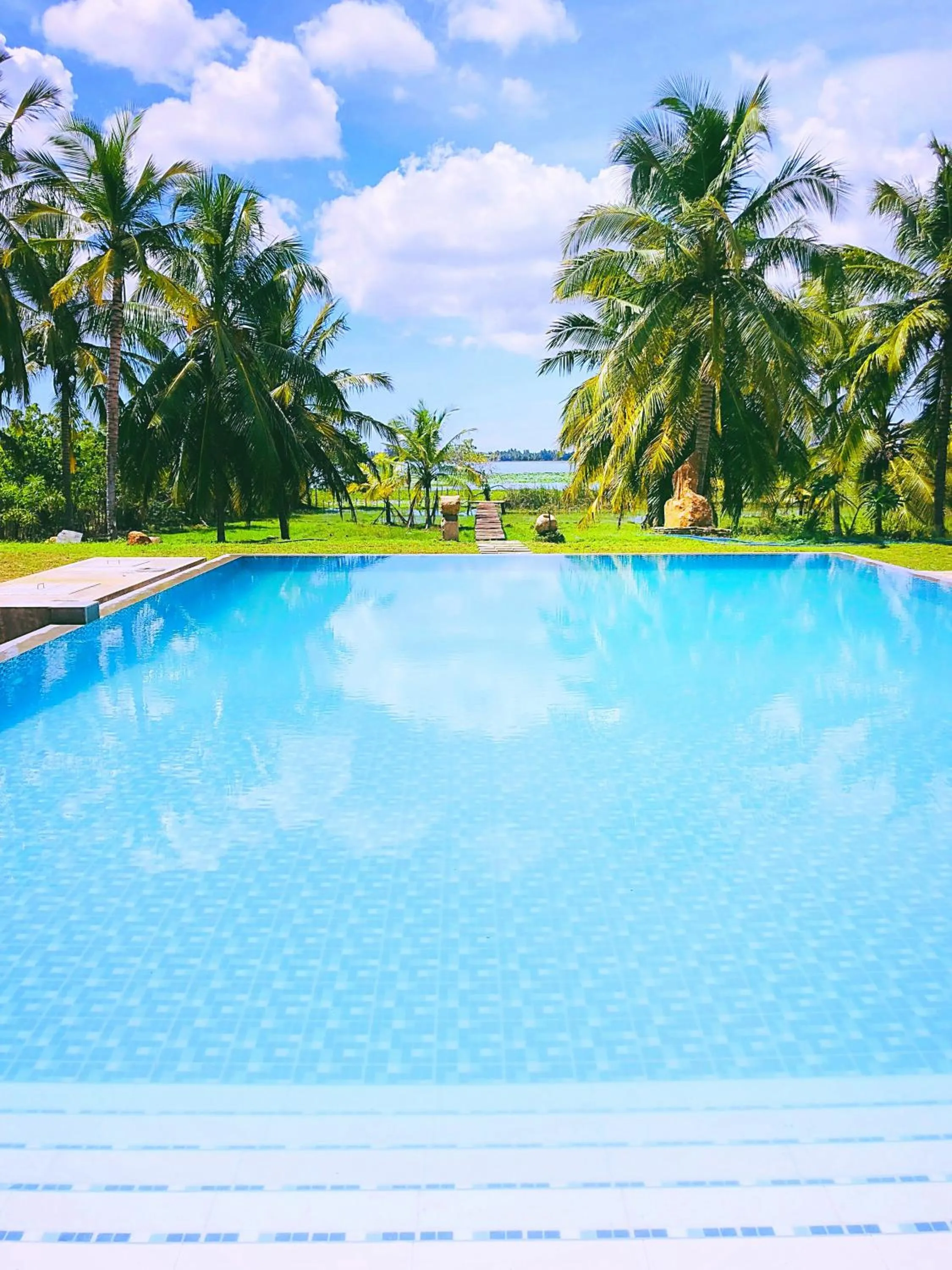 Swimming pool in Tara Watergate