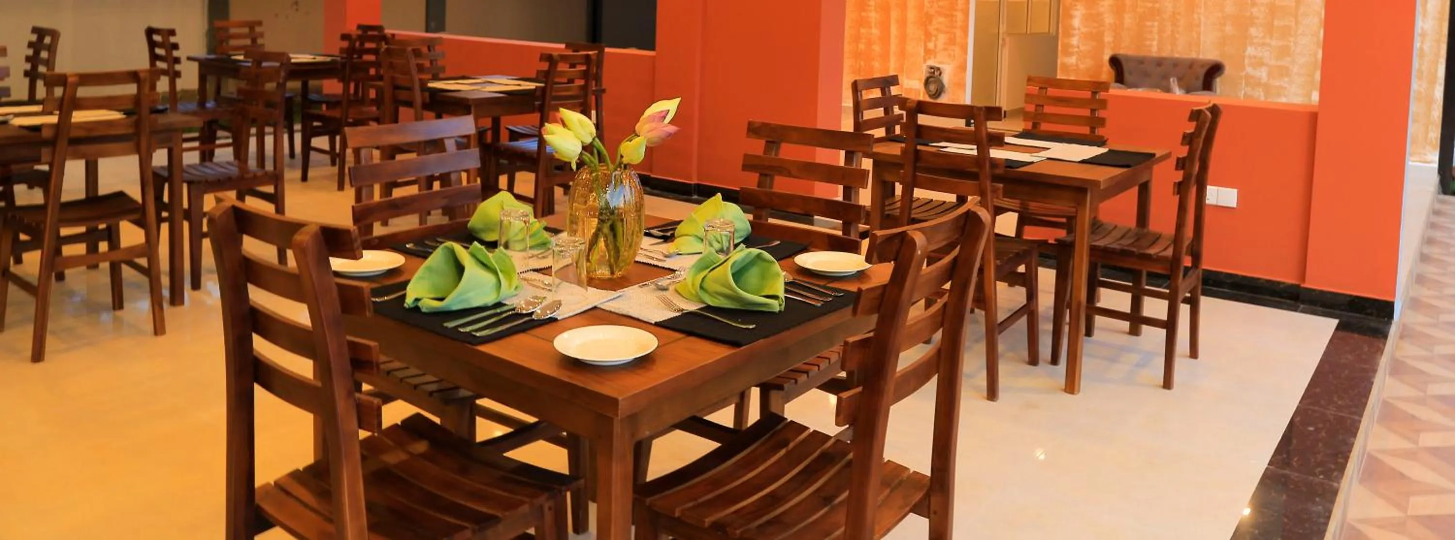 Restaurant/places to eat in Tara Watergate