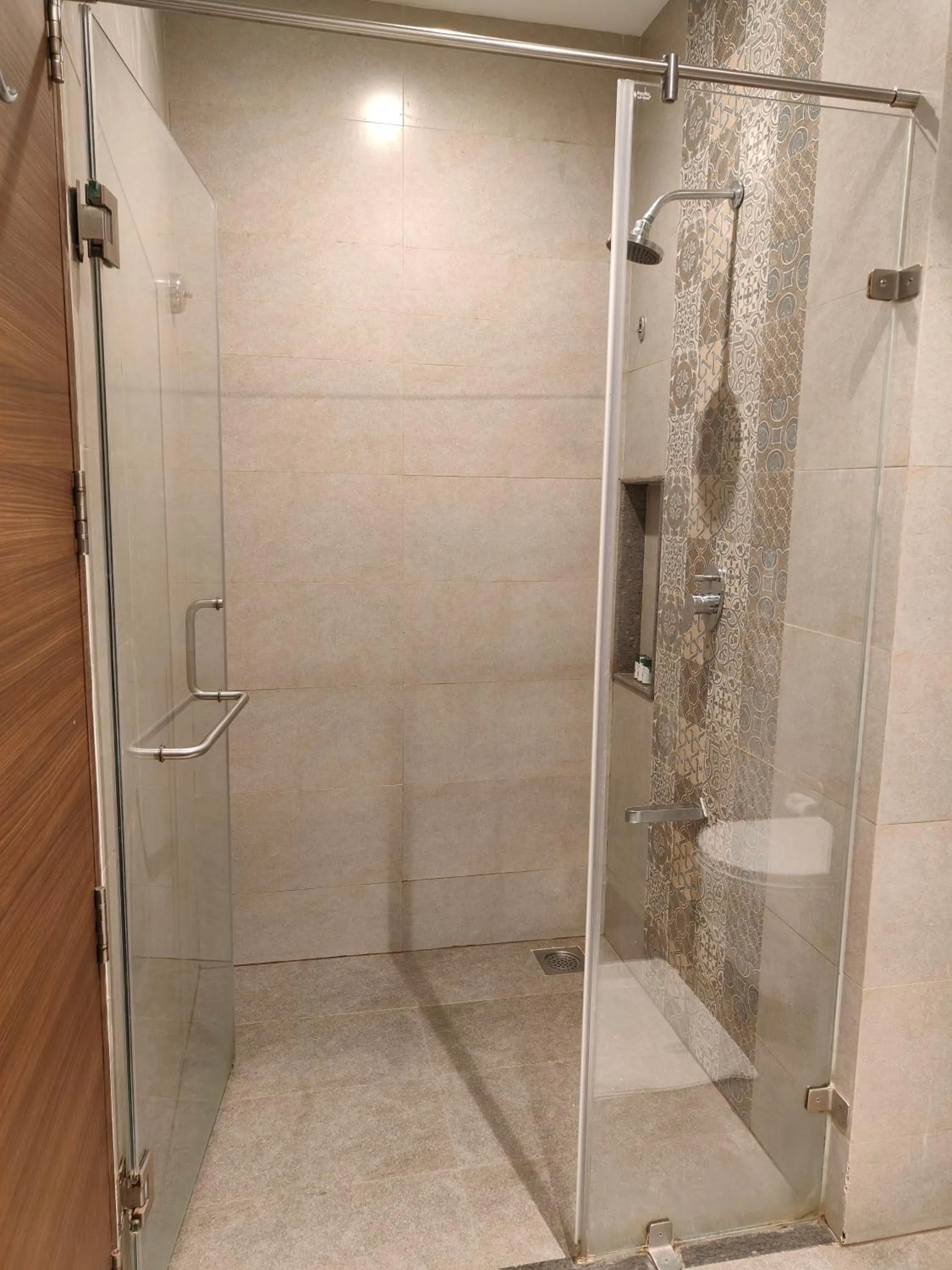 Shower in The Fern Sattva Resort, Dwarka