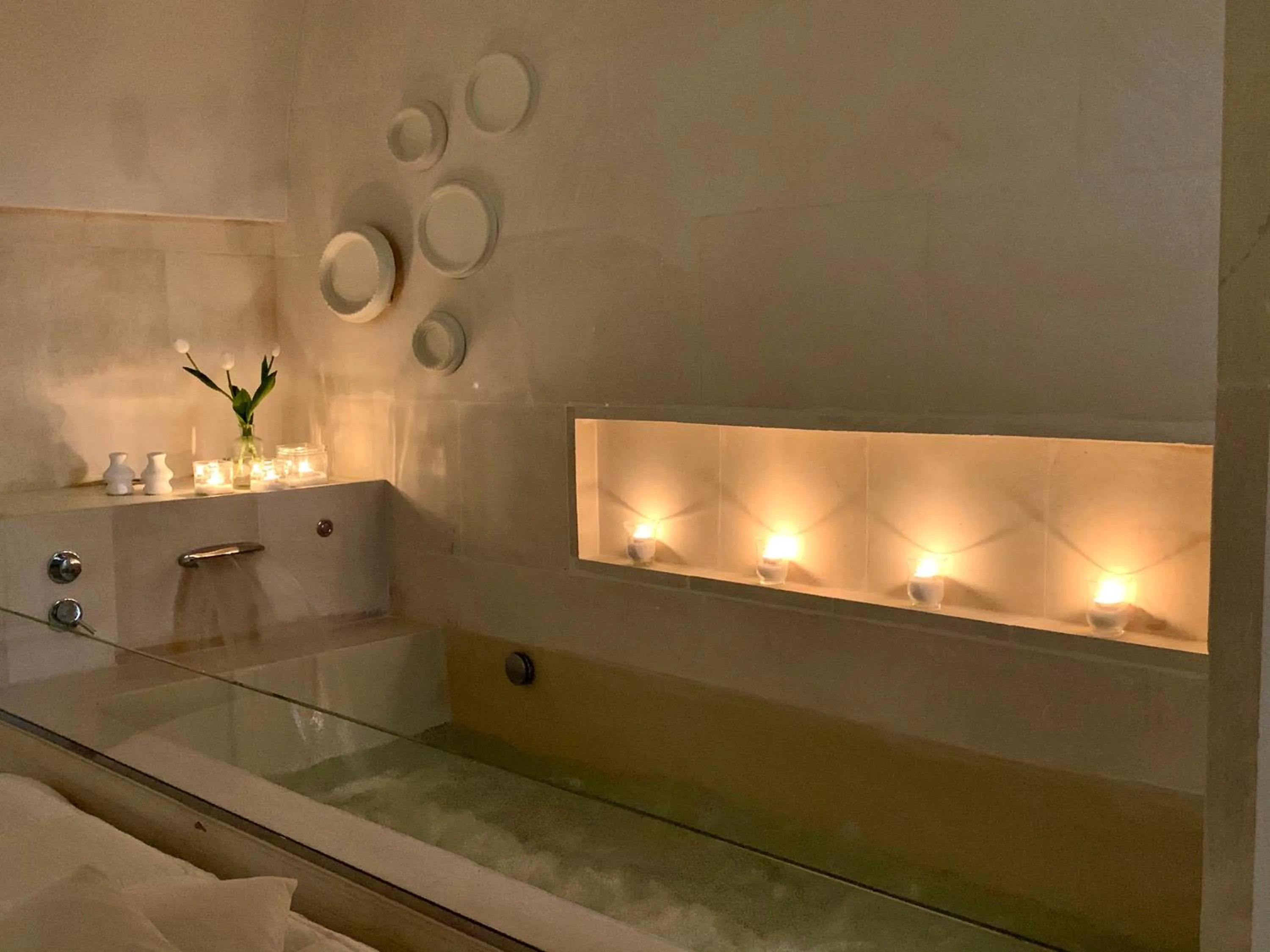 Hot Tub in Sea Suites