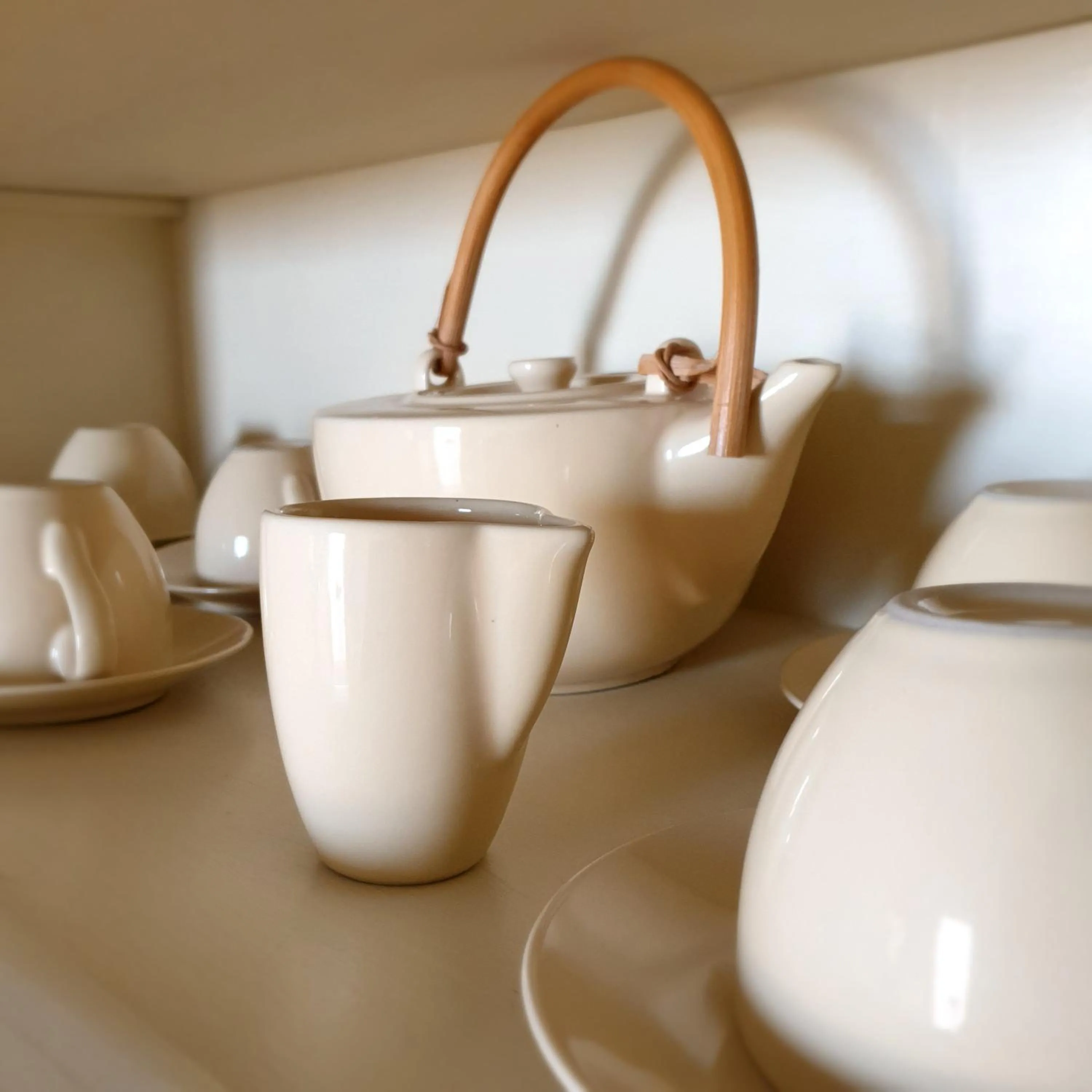 Coffee/tea facilities in Sea Suites
