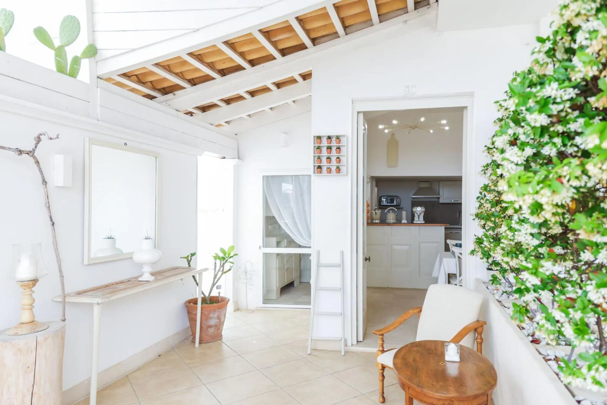Kitchen or kitchenette in Sea Suites