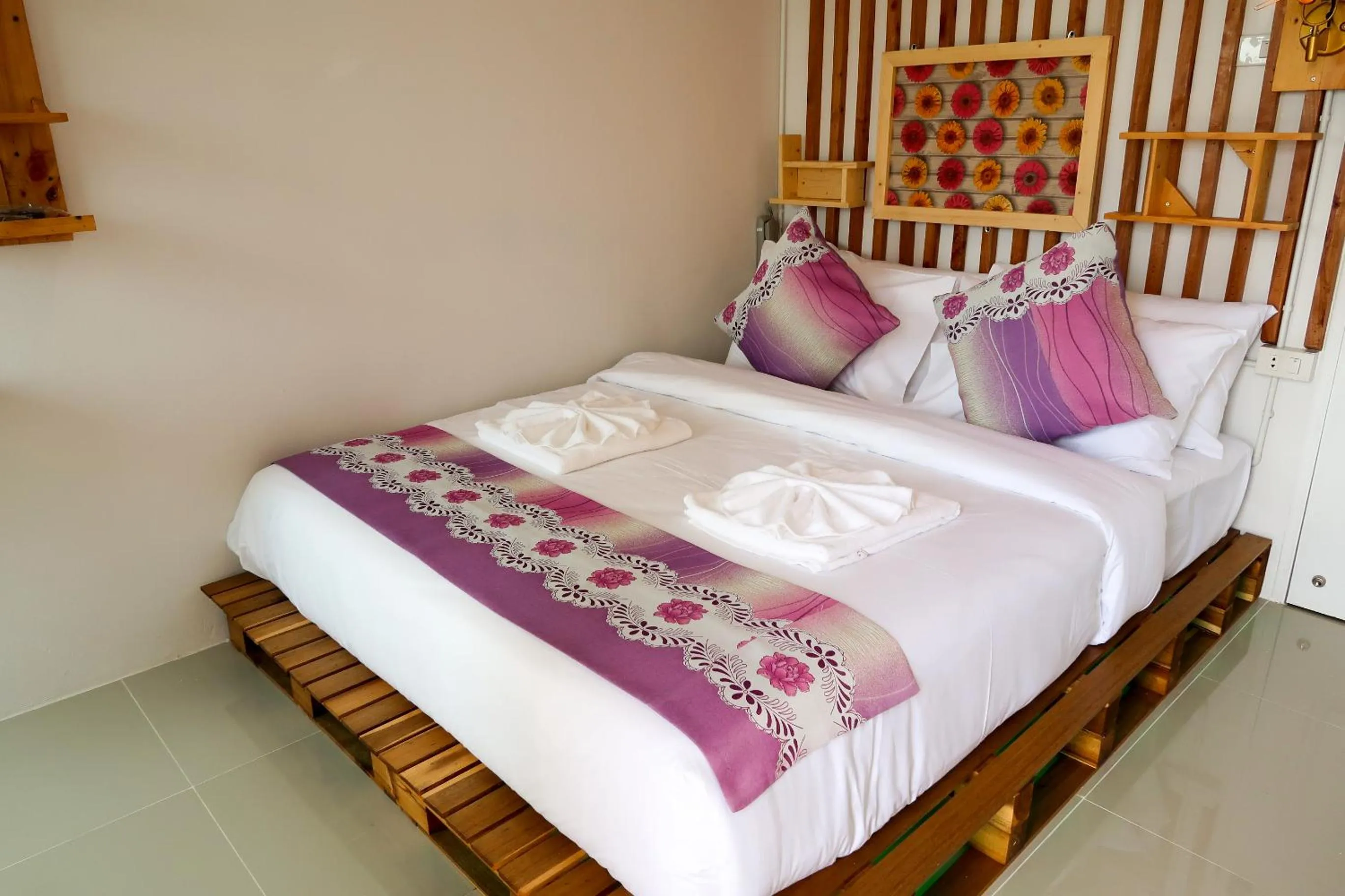 Bed in Baan URT Suratthani Airport Hotel