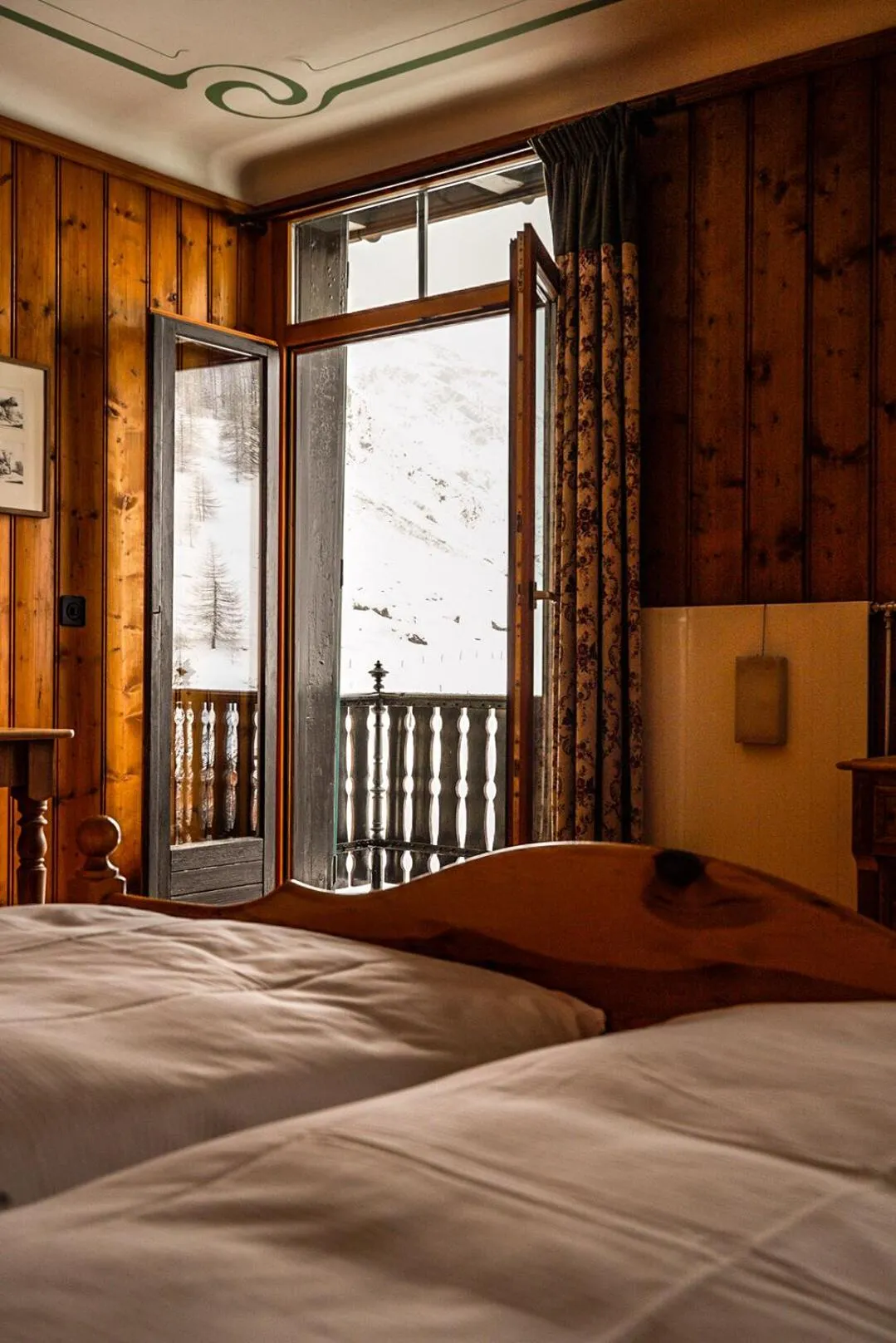 Mountain view, Bed in Hotel Fex