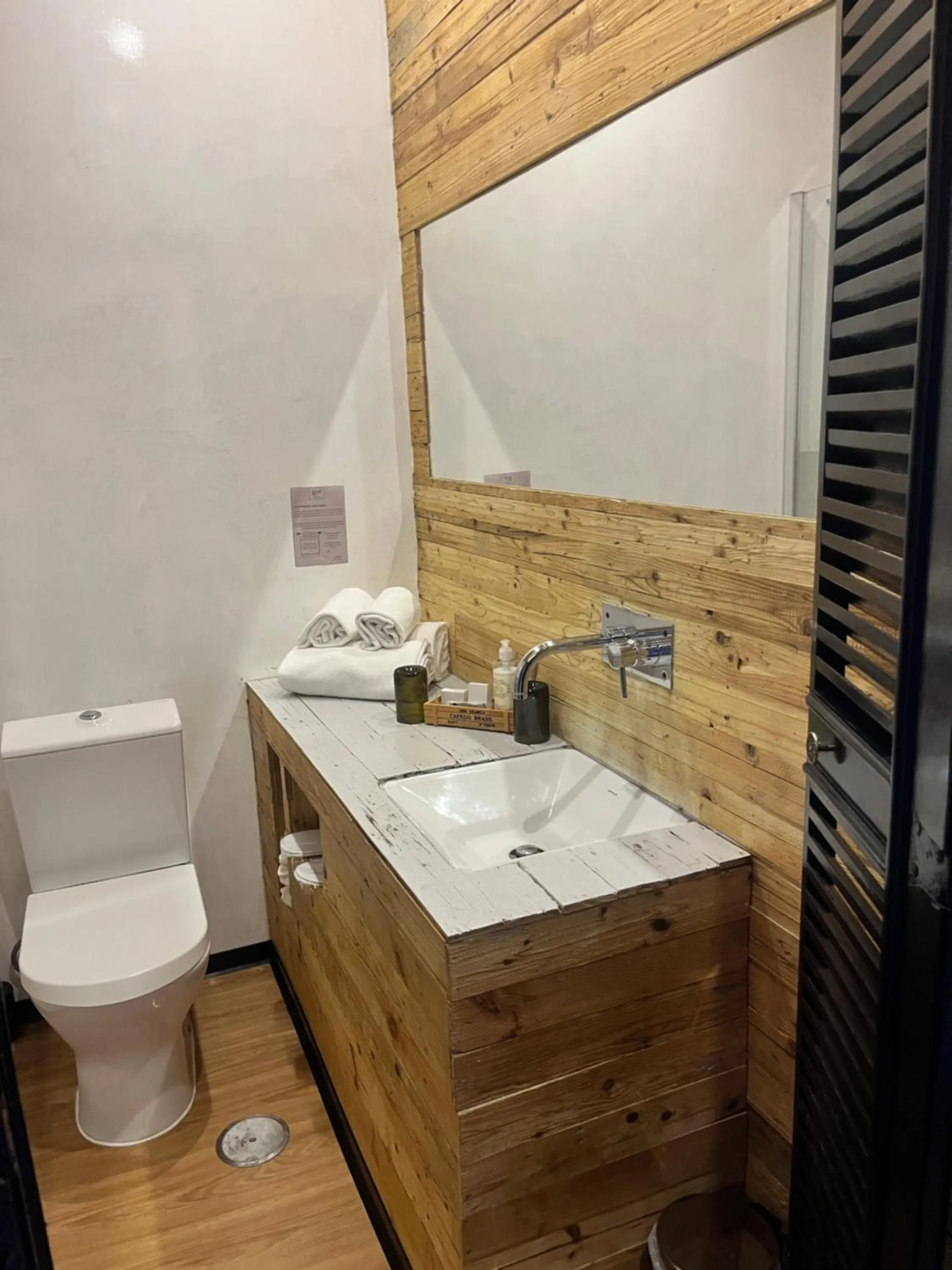 Bathroom in The Literary Man Obidos Hotel