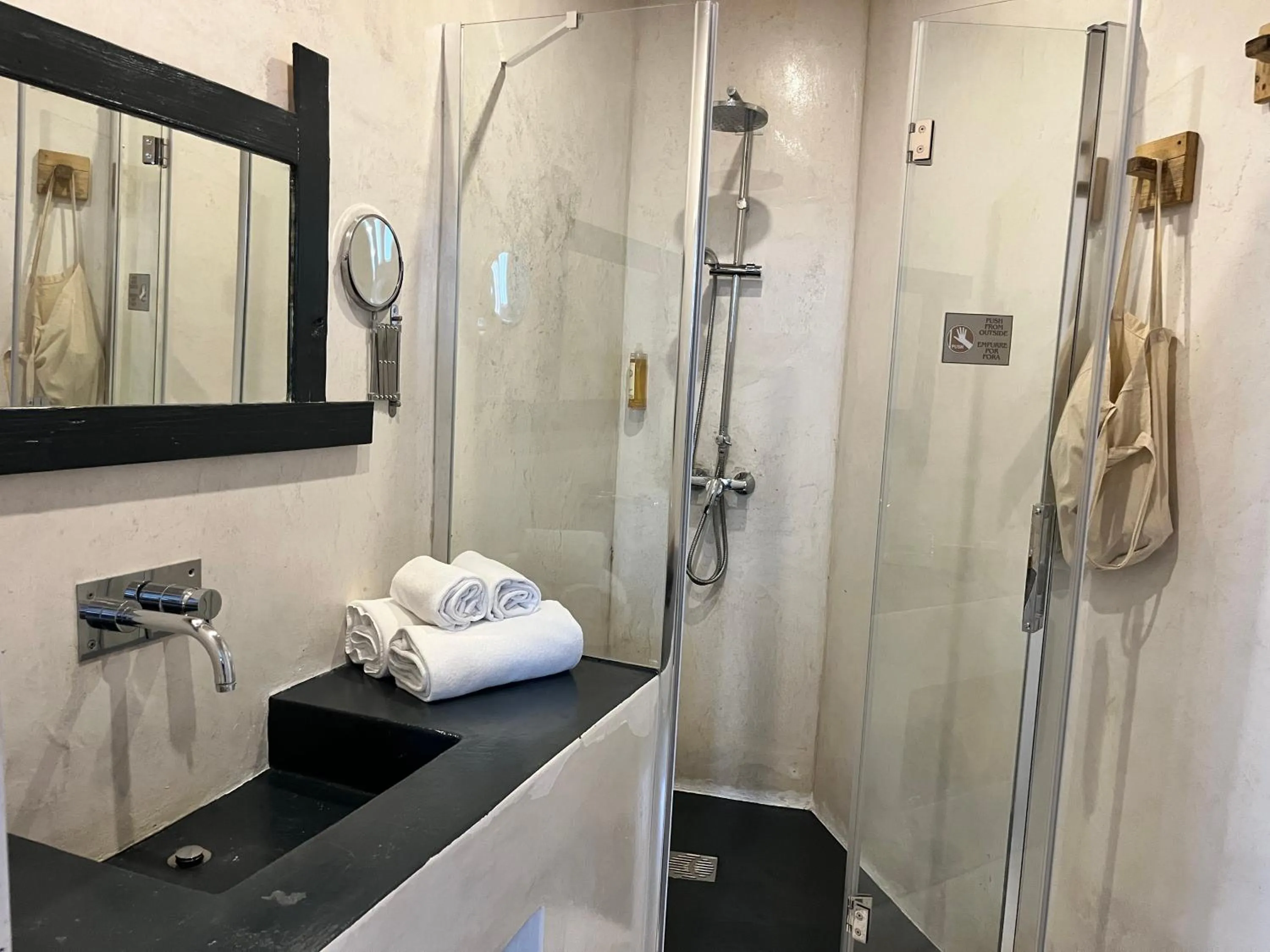 Shower in The Literary Man Obidos Hotel