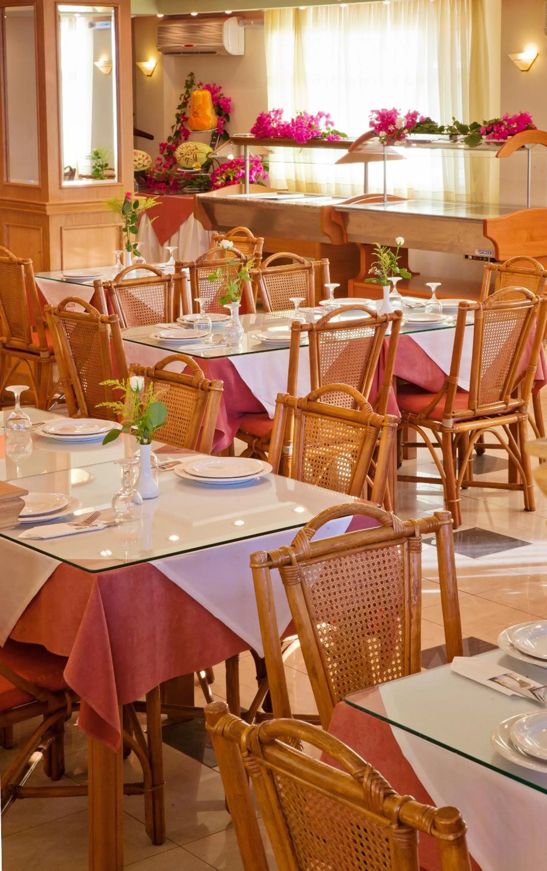 Restaurant/places to eat in Dedalos Beach Hotel