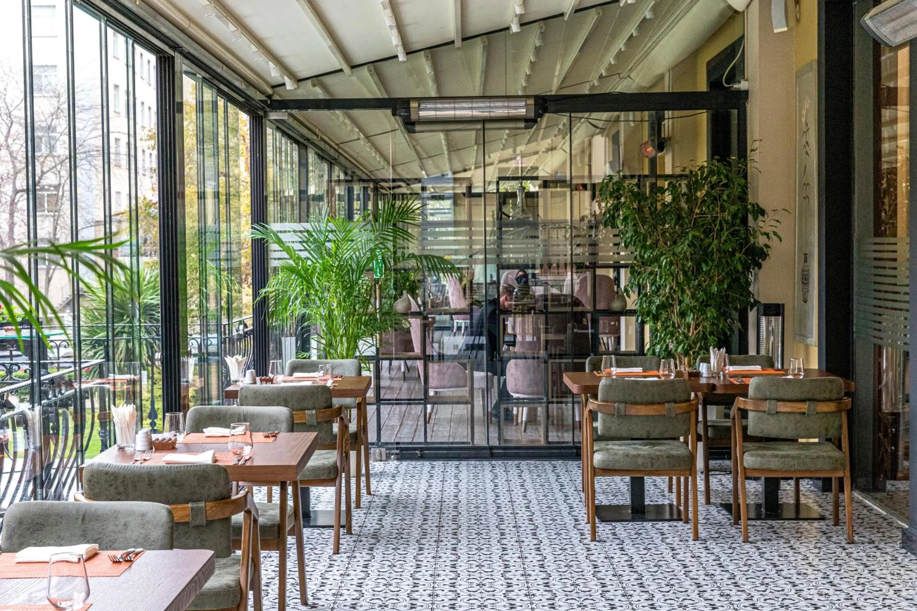 Restaurant/places to eat in Hyatt Regency Baku