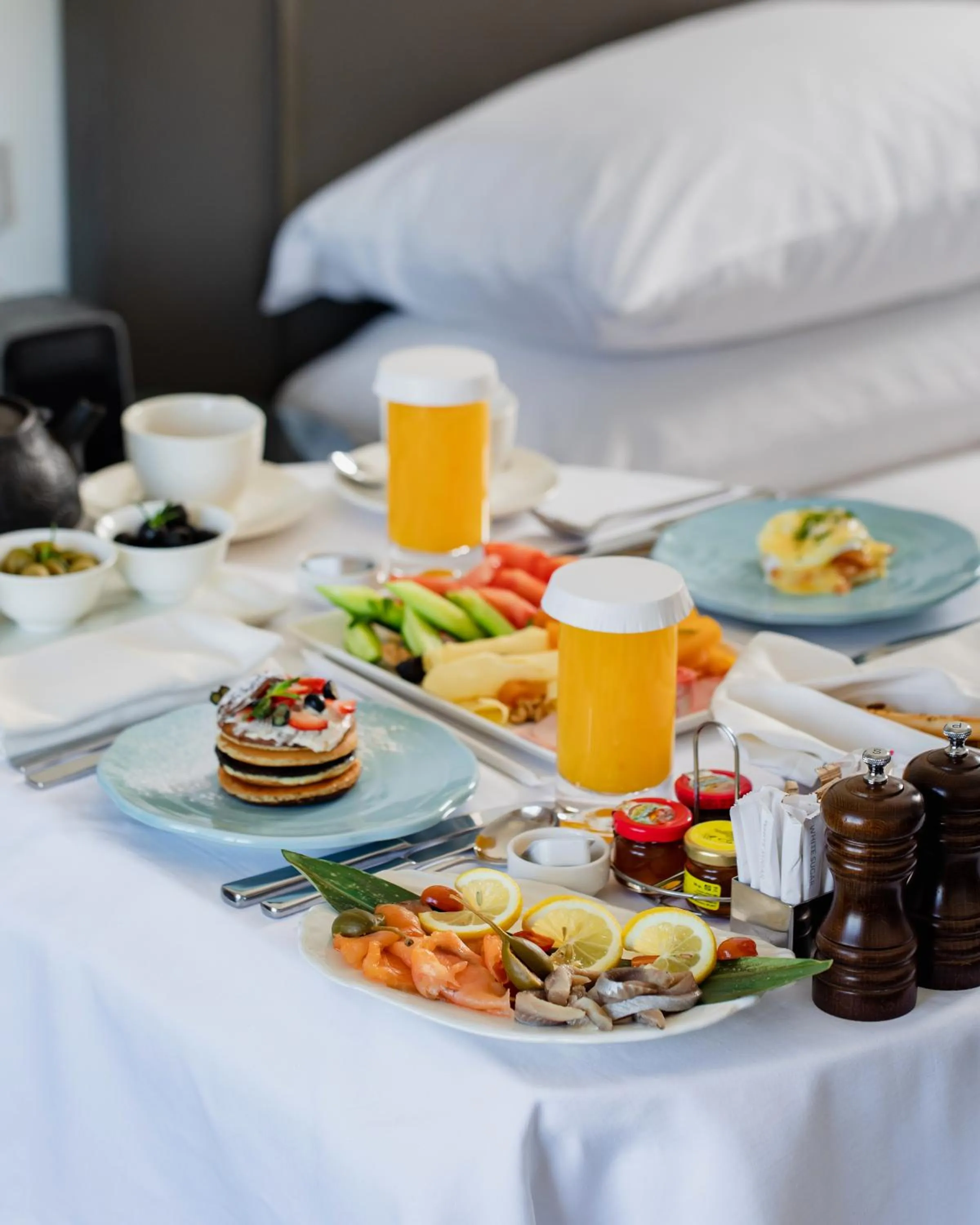 Breakfast, Bed in Hyatt Regency Baku