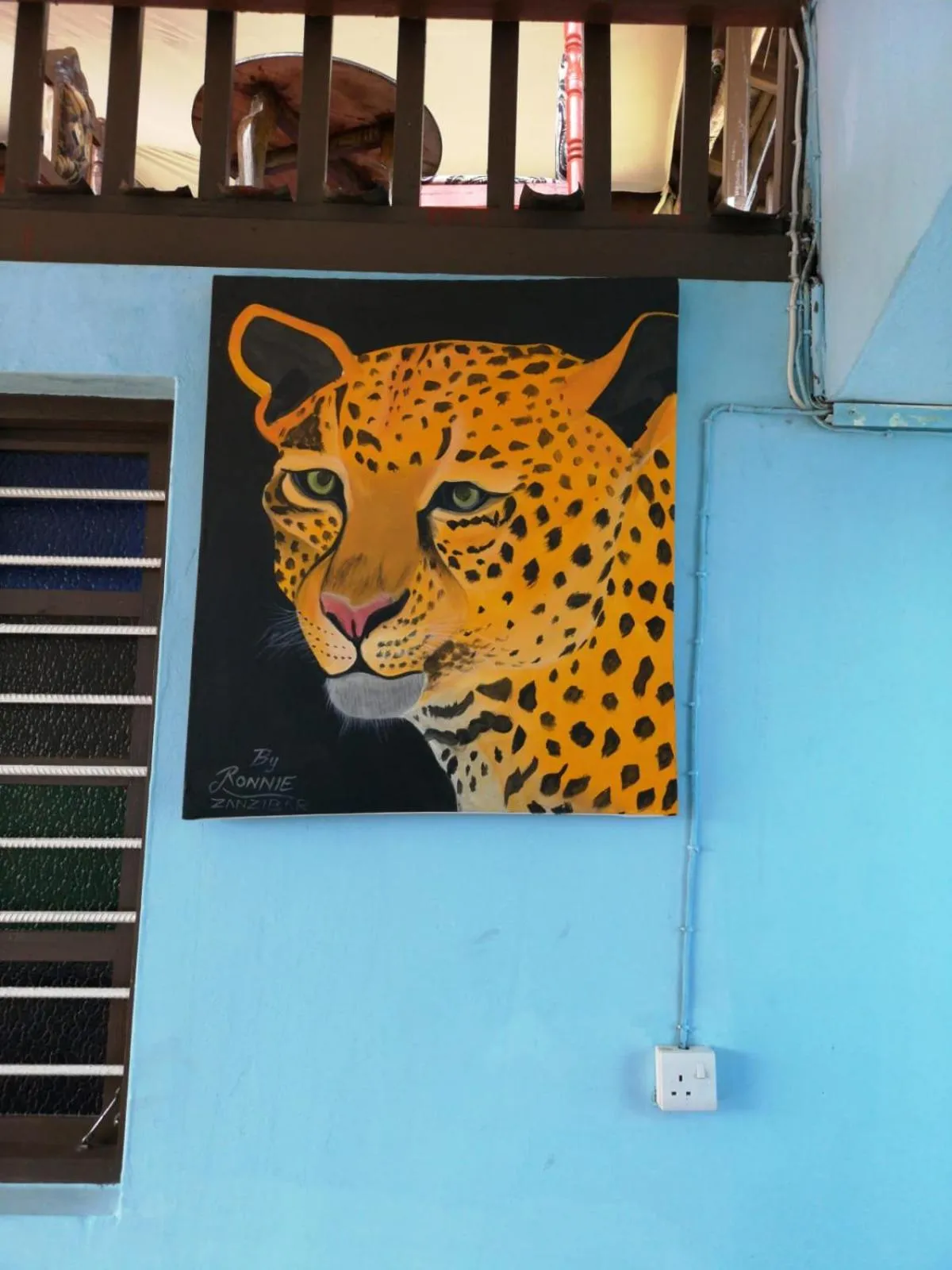 Decorative detail in Bottoms Up