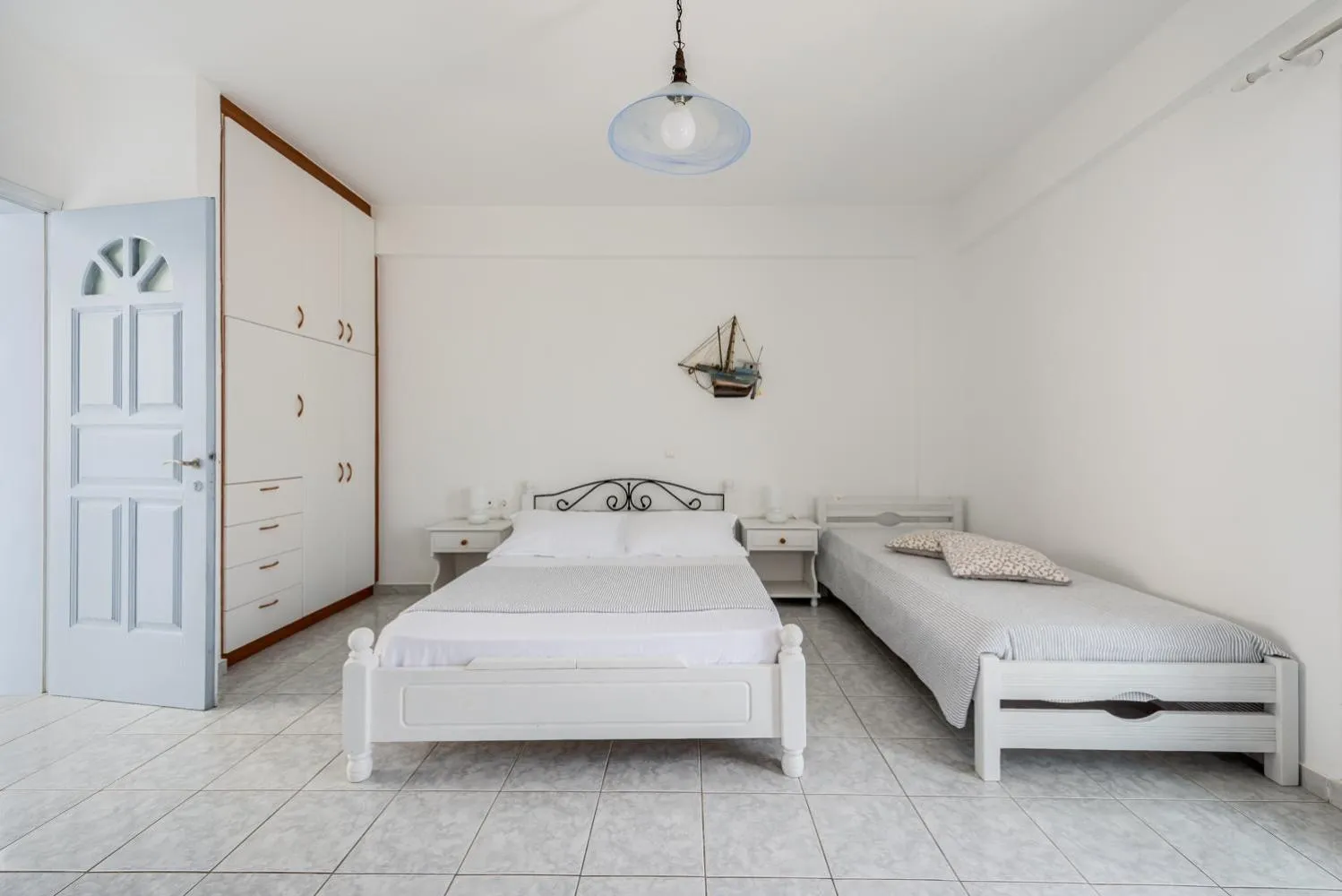 Bed in Hotel Ippocampos Studios