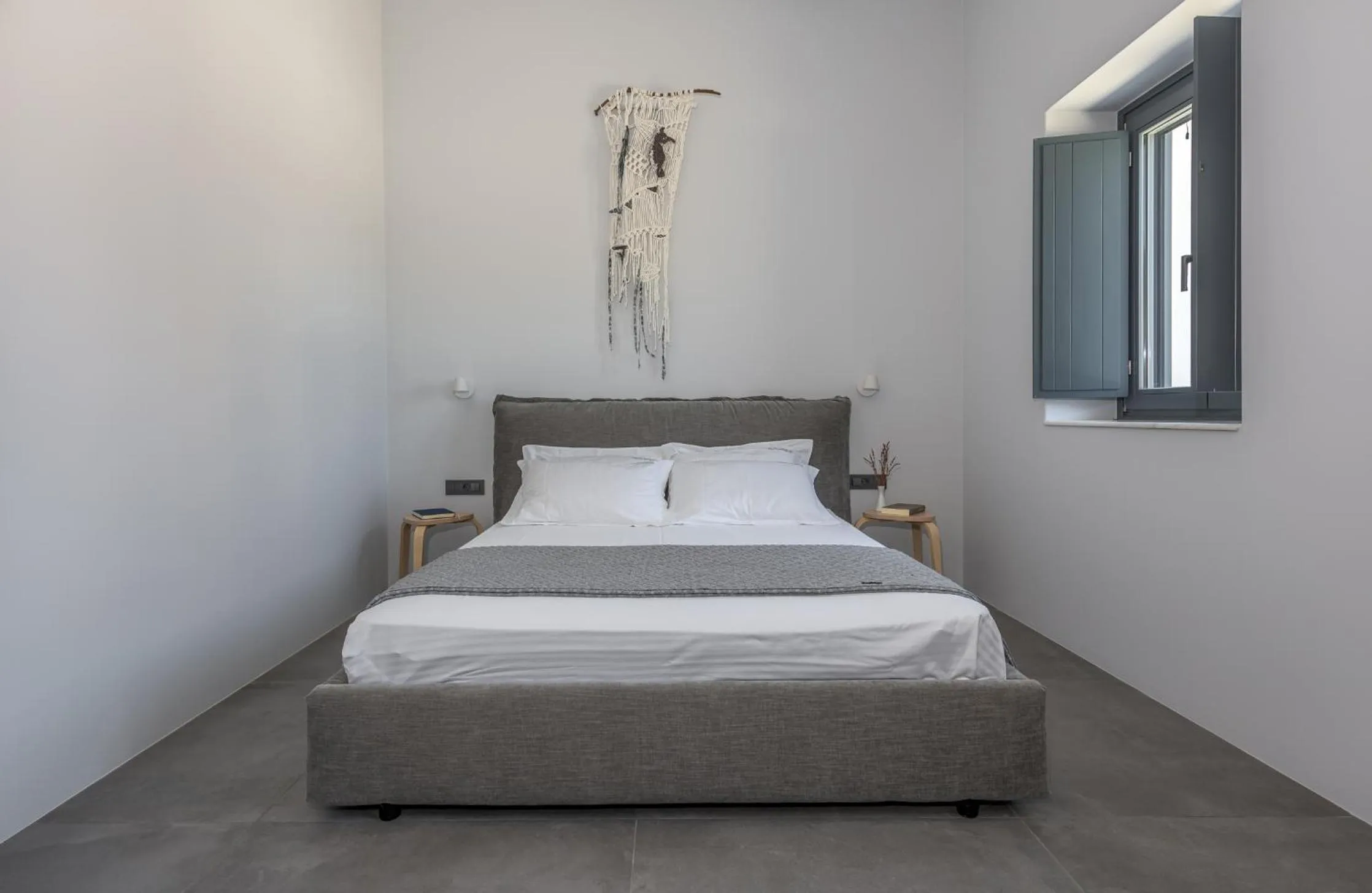 Bed in Hotel Ippocampos Studios