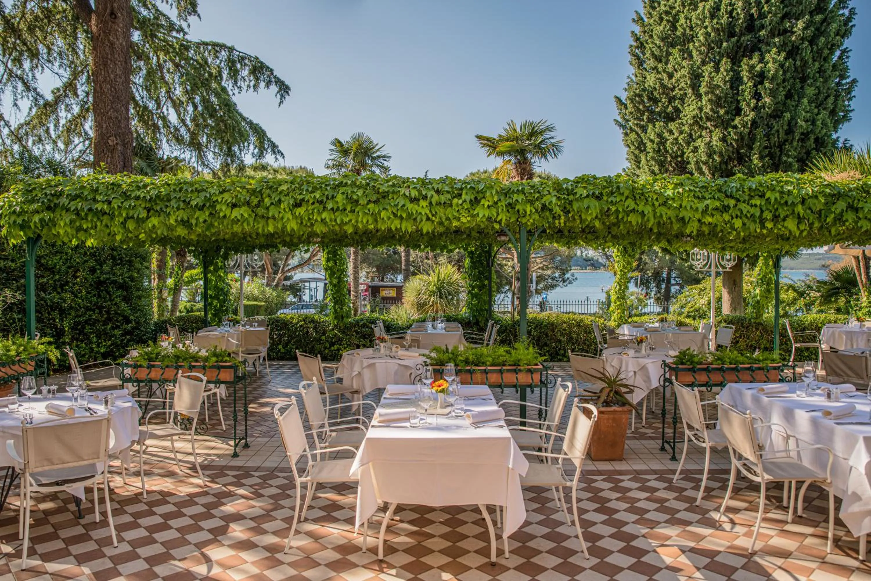 Restaurant/places to eat in Hotel Marko