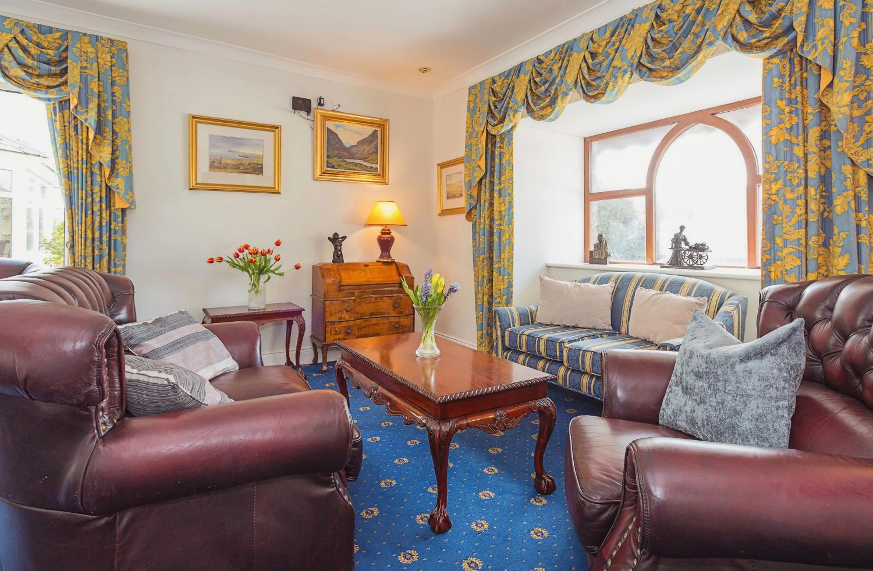 Living room in Abbey Lodge