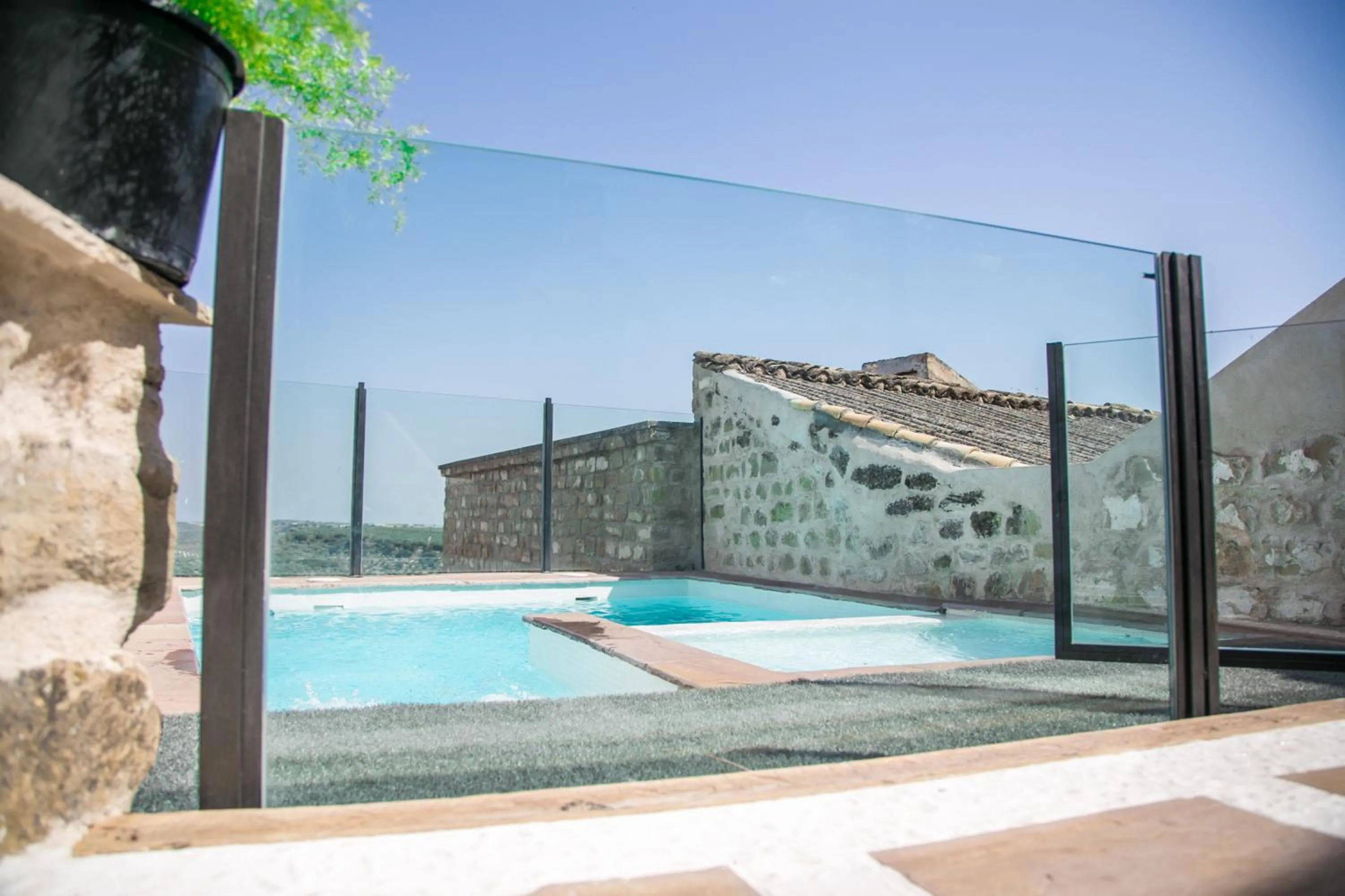 Swimming pool in Apartamentos Turísticos La Casa Vieja