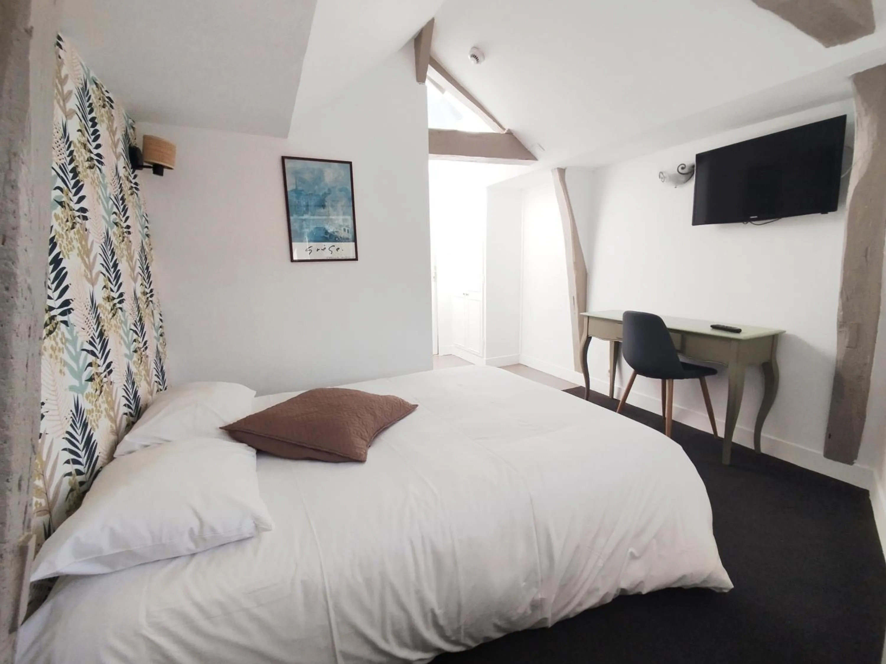 Bed in Les Cascades - Hôtel de Charme