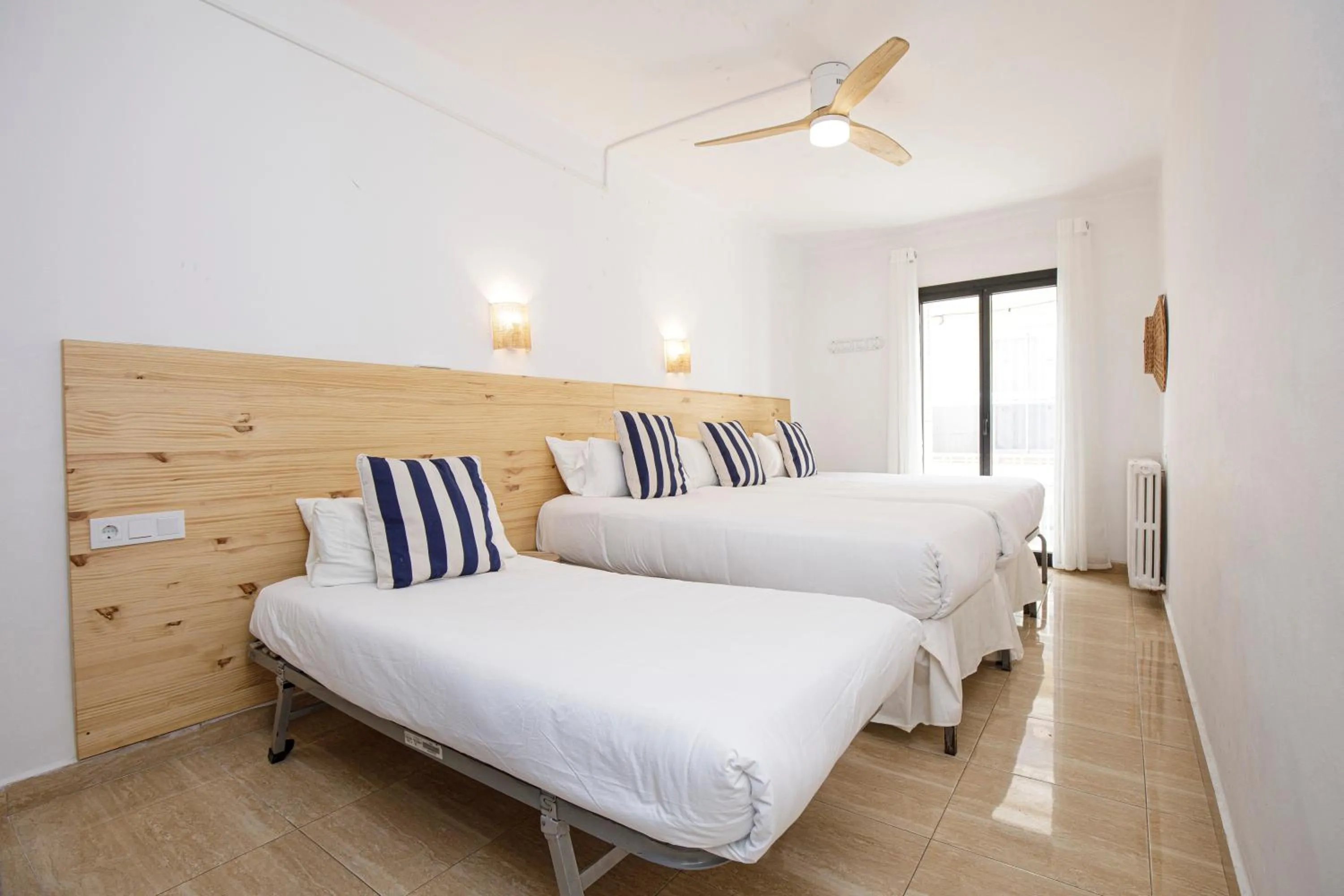 Bedroom, Bed in Hotel Casa Mas