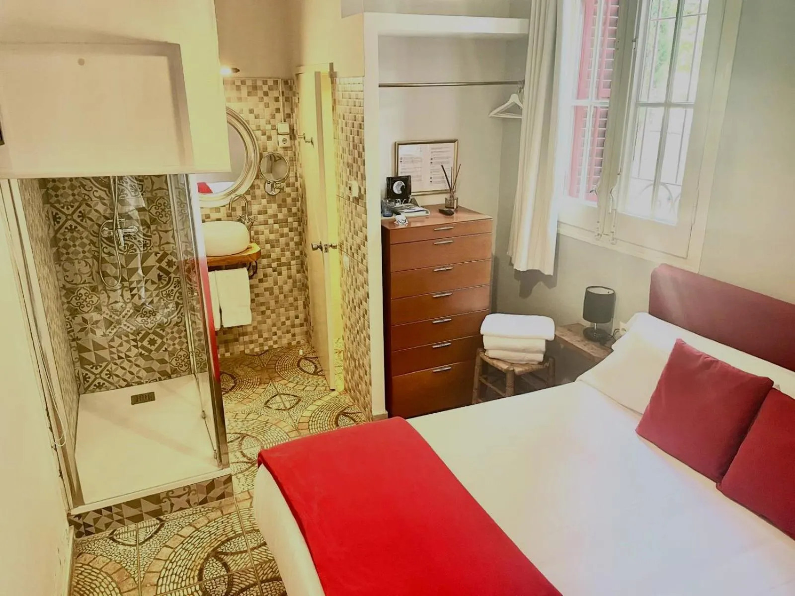 Photo of the whole room, Bed in Hotel Torre Barcelona