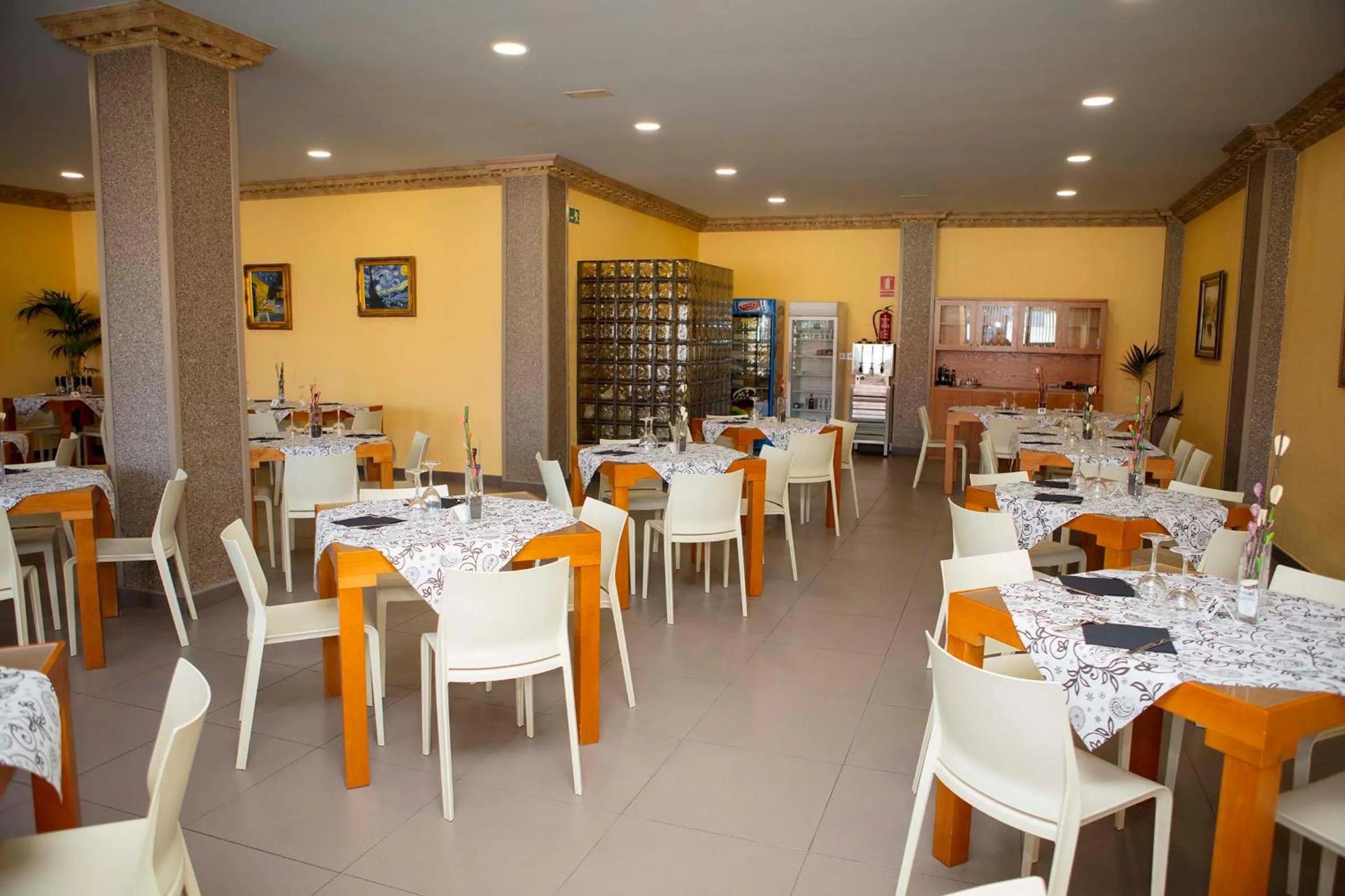 Restaurant/places to eat in Hotel Simancas