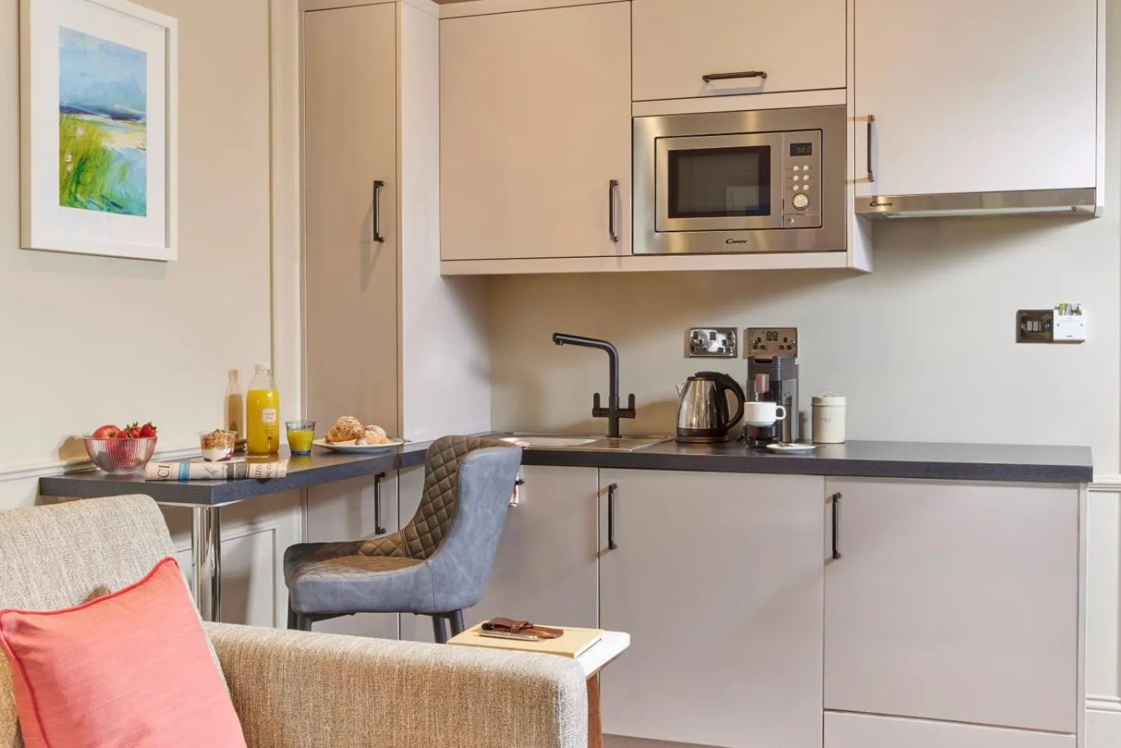 Waterloo Town House & Suites